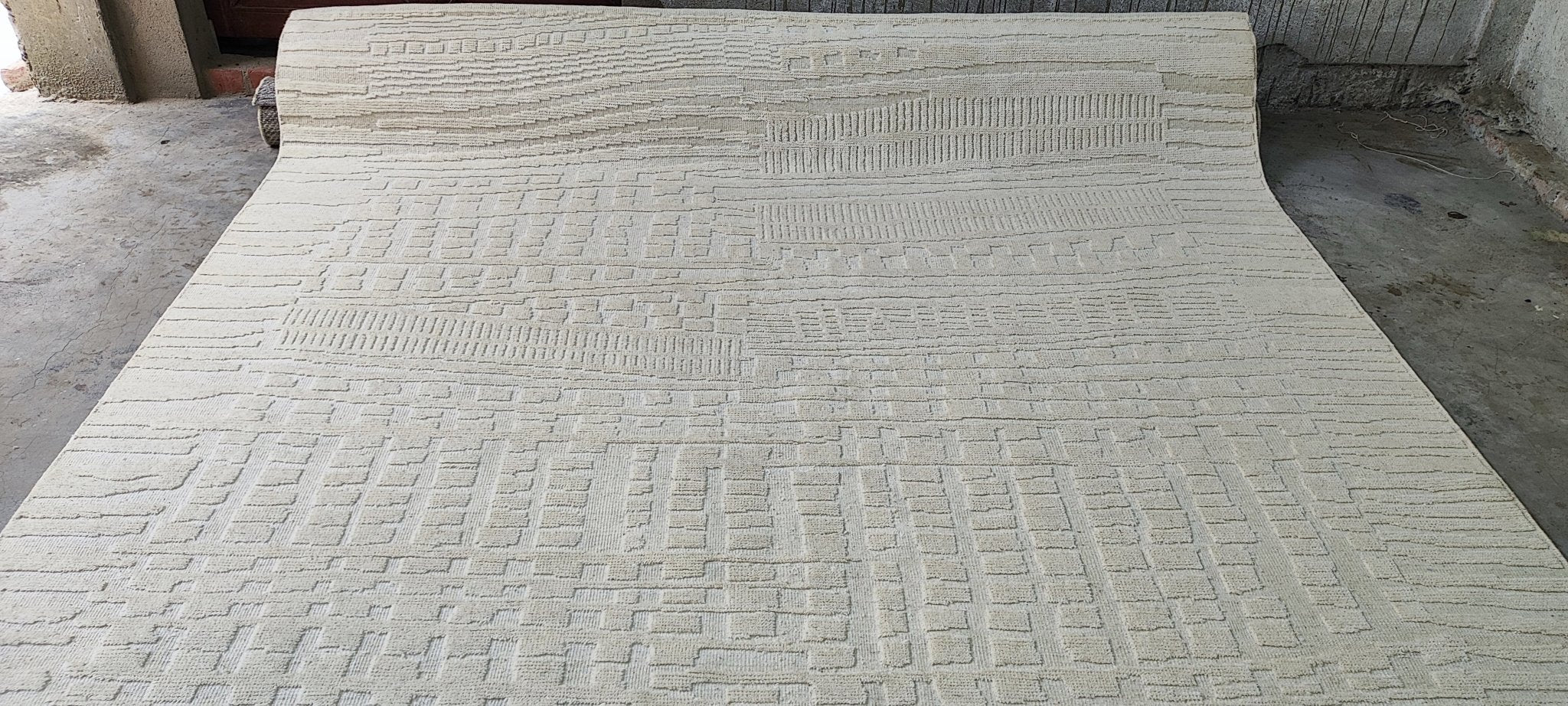 Omar 8x10 Hand-Knotted Ivory Cut Pile | Banana Manor Rug Factory Outlet