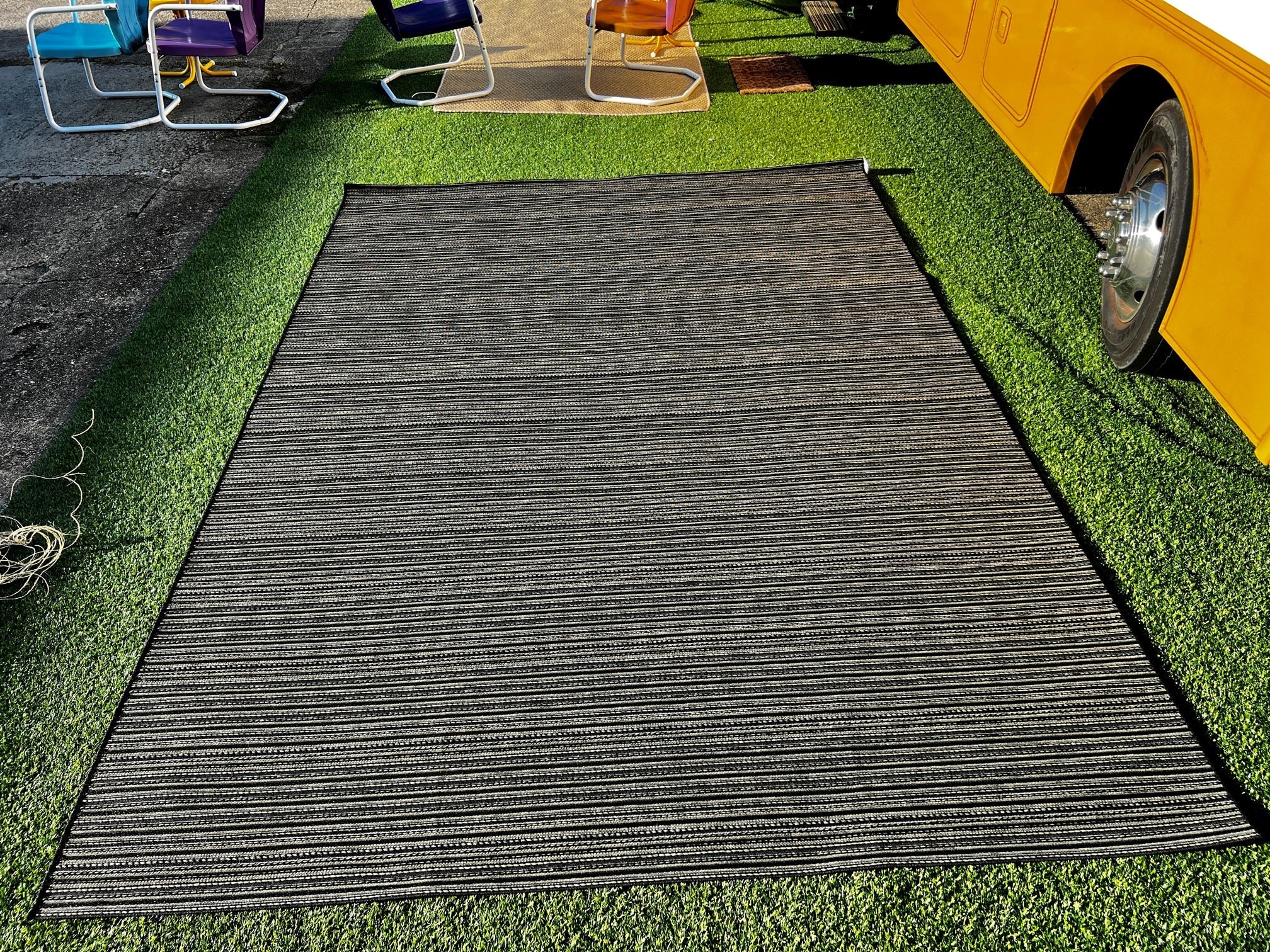 Opportunity Buy-Harwich Black & Tan 7.10x10.9 Machine Made Outdoor/Indoor Rug | Banana Manor Rug Company