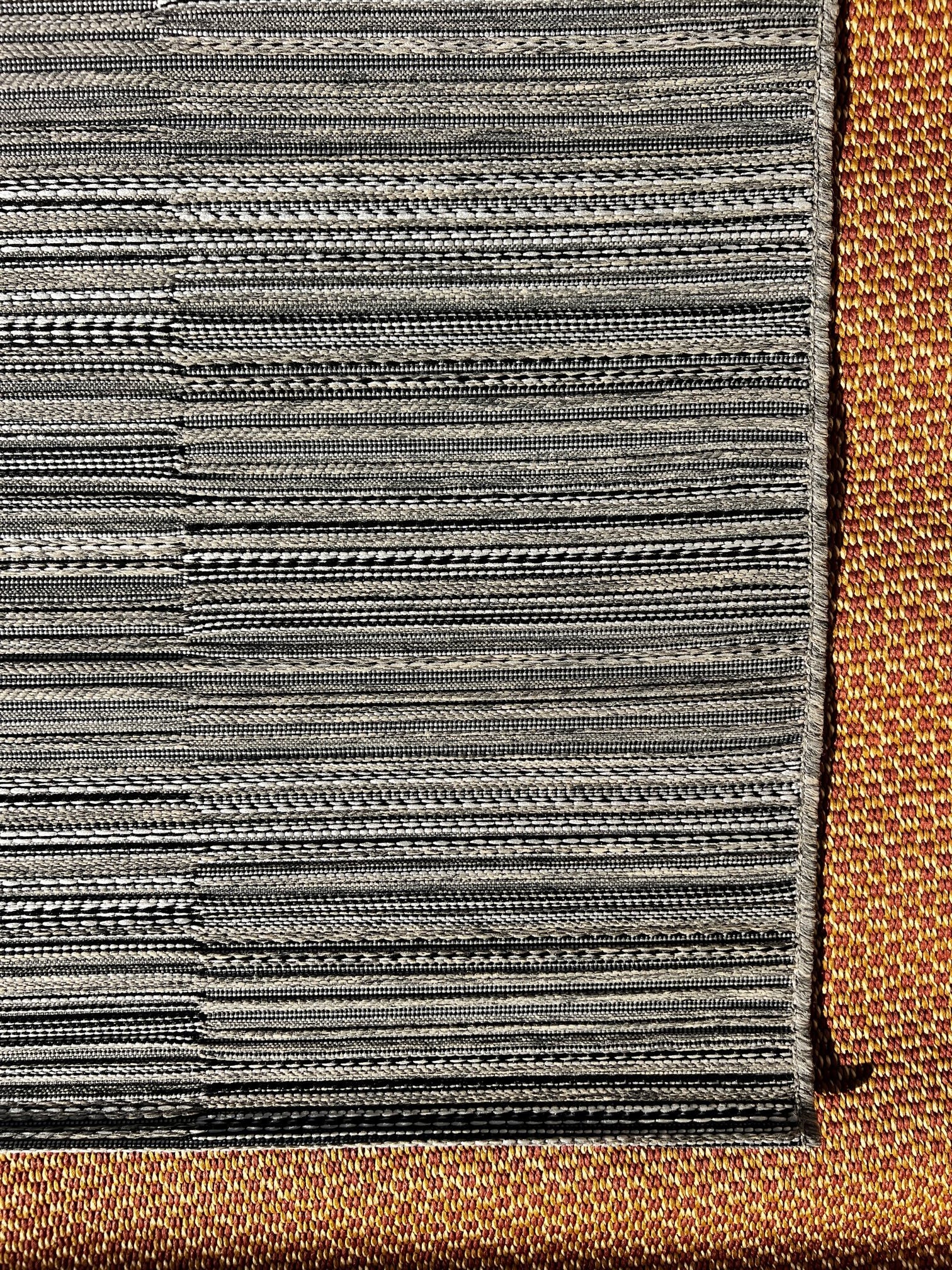 Opportunity Buy-Hyannis Black & Gold 5.3x7.6 Machine Made Outdoor/Indoor Rug | Banana Manor Rug Company