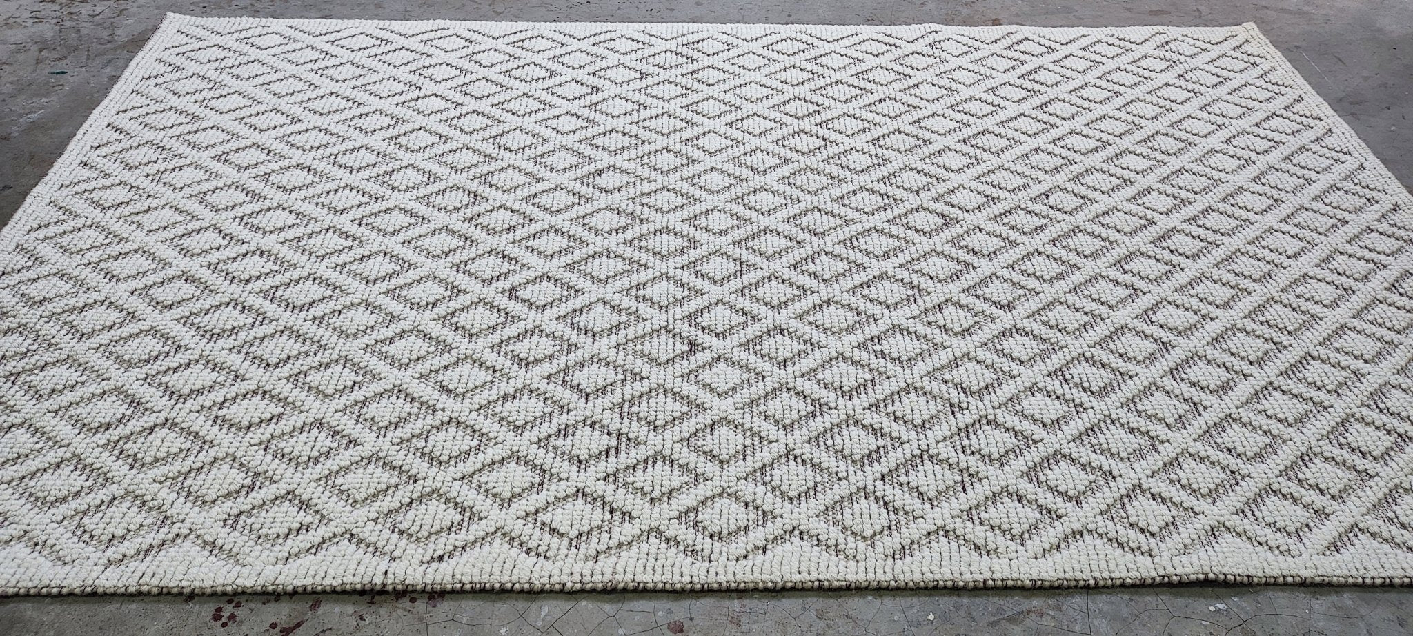 Parasol's 5x8.3 Handwoven Ivory Mix Diamond | Banana Manor Rug Factory Outlet