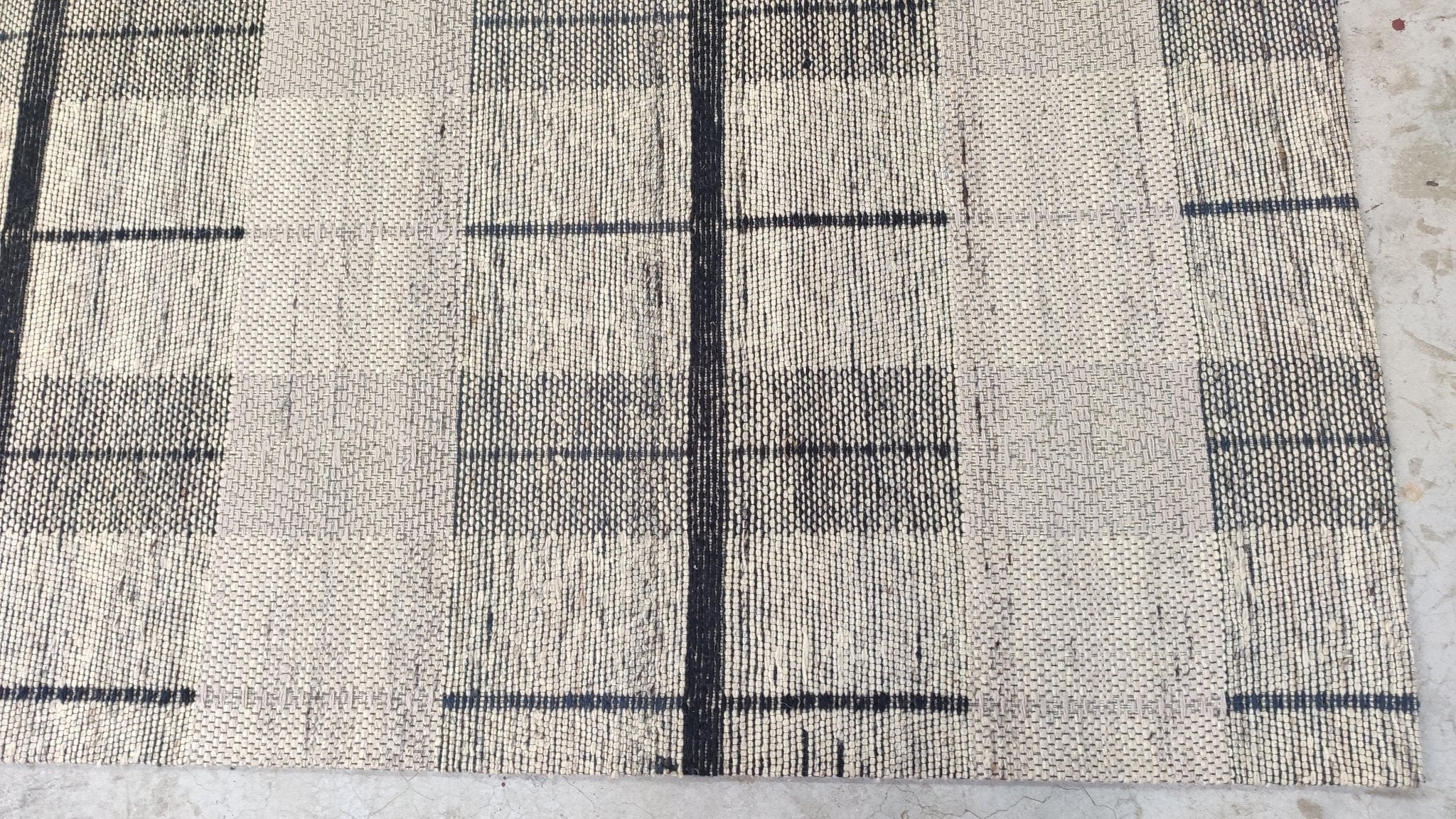 Peter 5.3x7.6 Brown and Black Handwoven Durrie Rug | Banana Manor Rug Company