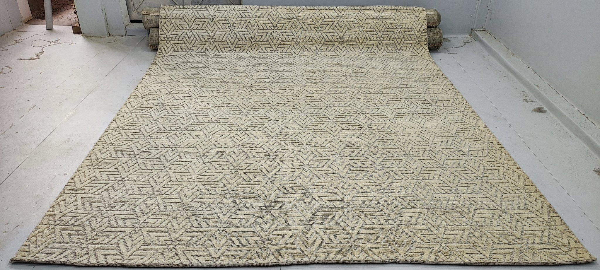 Pettinger 8x10 Hand-Knotted Silver & Grey High Low | Banana Manor Rug Factory Outlet
