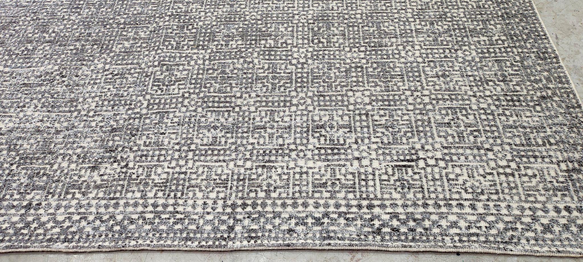 Pierre 8x10 Hand-Knotted Ivory & Grey Cut Pile | Banana Manor Rug Factory Outlet