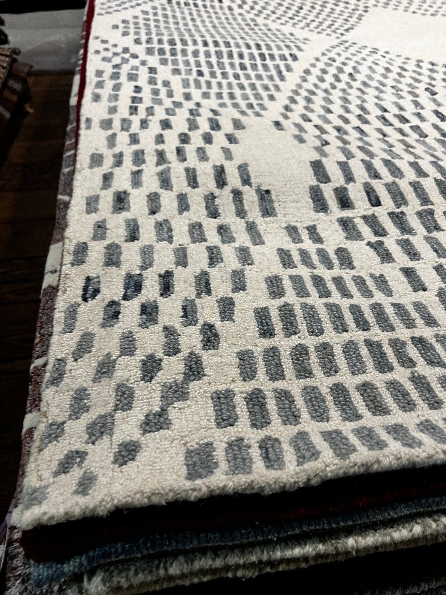 PJ Morton 5.3x7.6 Hand-Tufted Ivory & Grey Modern | Banana Manor Rug Factory Outlet