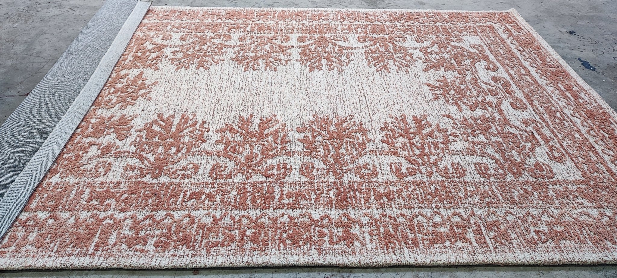 Preservation Hall 5x7.6 Hand-Tufted Rust & Ivory Floral | Banana Manor Rug Factory Outlet