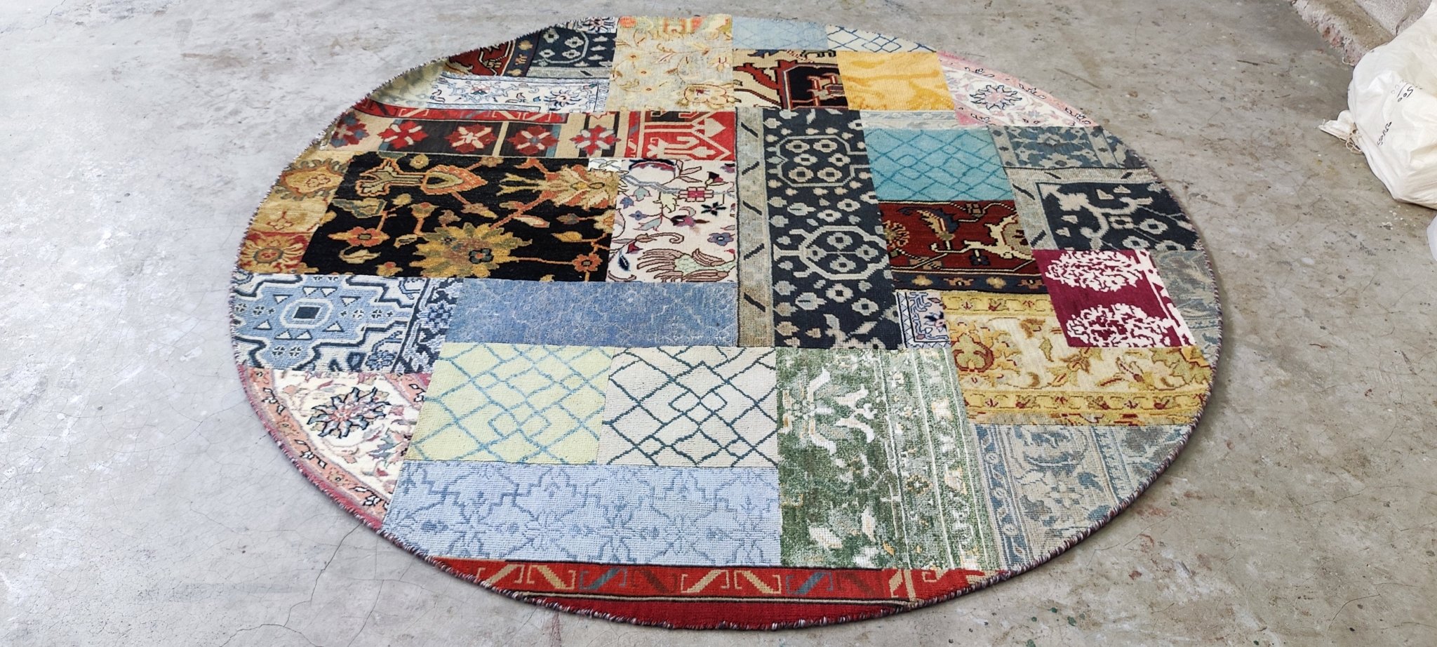 Primavera 6x6 Mutli Patched Round Hand Knotted | Banana Manor Rug Factory Outlet