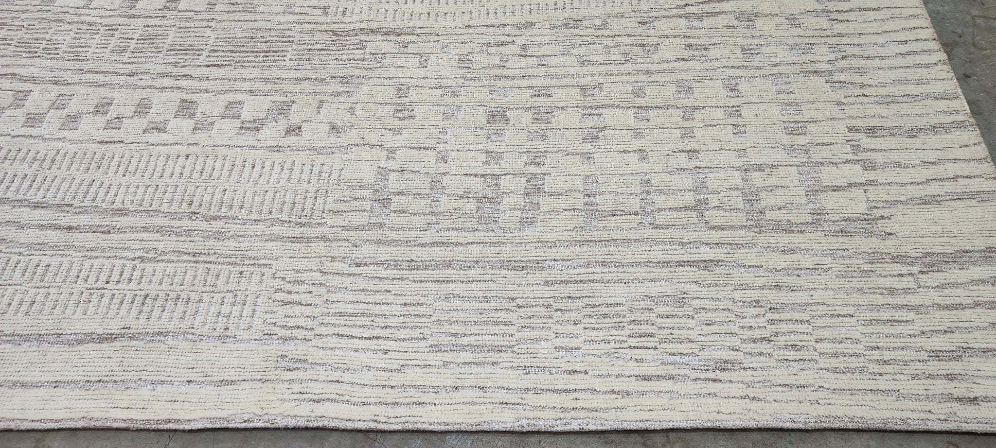 Prince 8x10 Hand-Knotted Ivory & Beige Cut Pile | Banana Manor Rug Factory Outlet