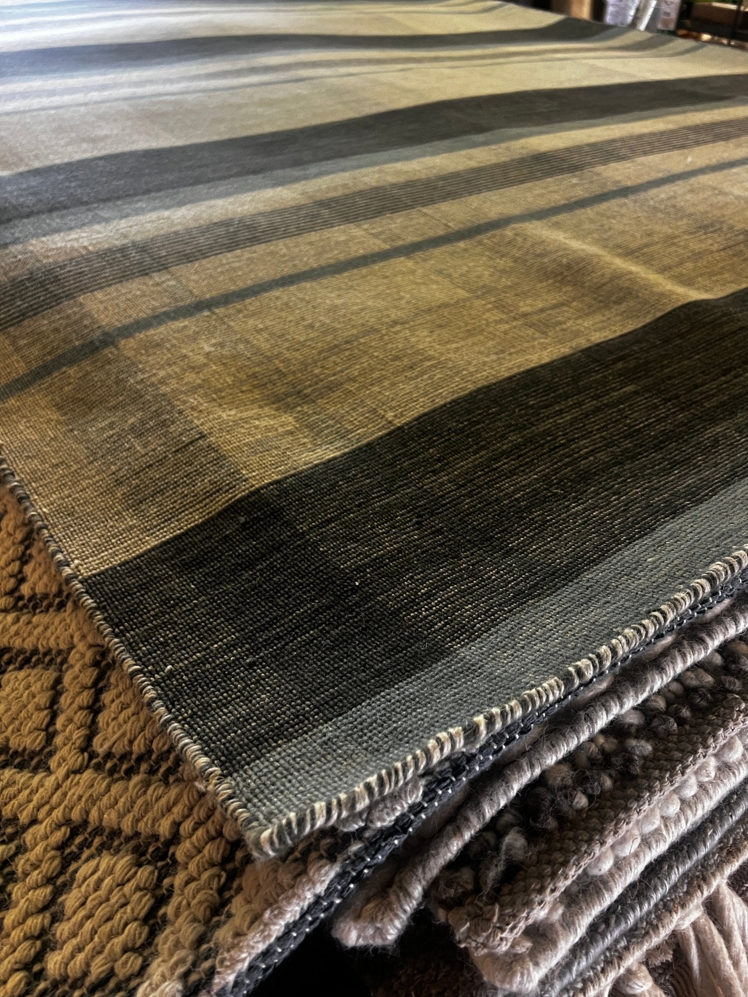 Put Your Preppie On 6.6x9.9 Handwoven Dark Grey and Ivory Durrie Rug | Banana Manor Rug Factory Outlet