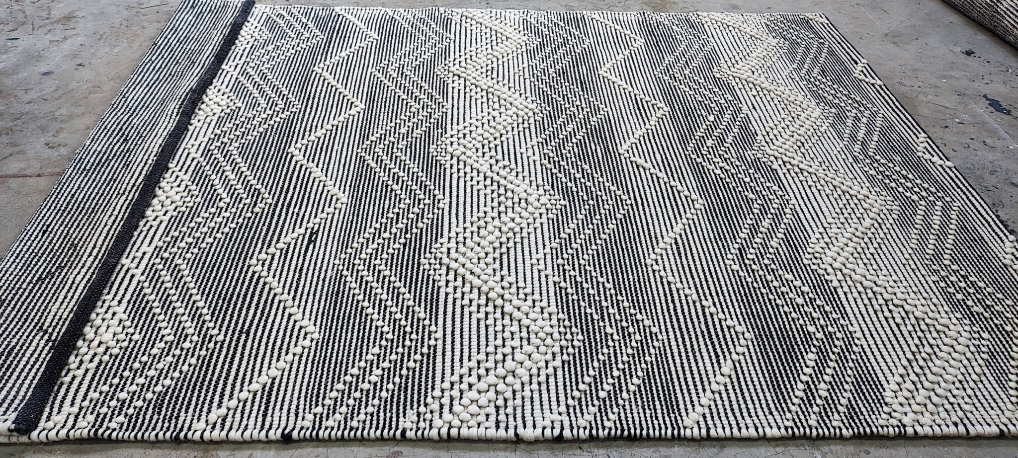 R Bar 5.6x7.6 Handwoven Ivory & Grey High Low | Banana Manor Rug Factory Outlet