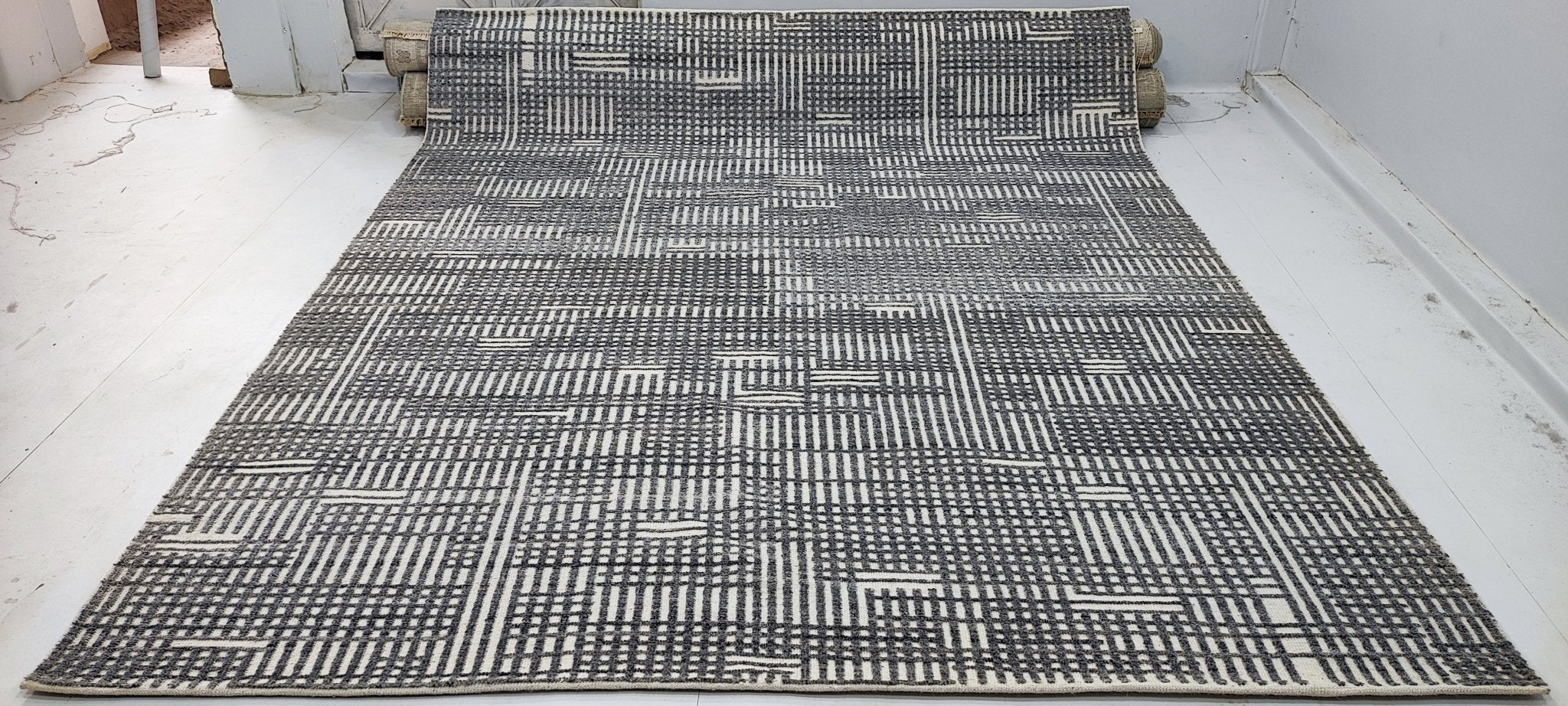 Reggie Hammond 8.3x10 Hand-Knotted Silver & Grey High Low | Banana Manor Rug Factory Outlet