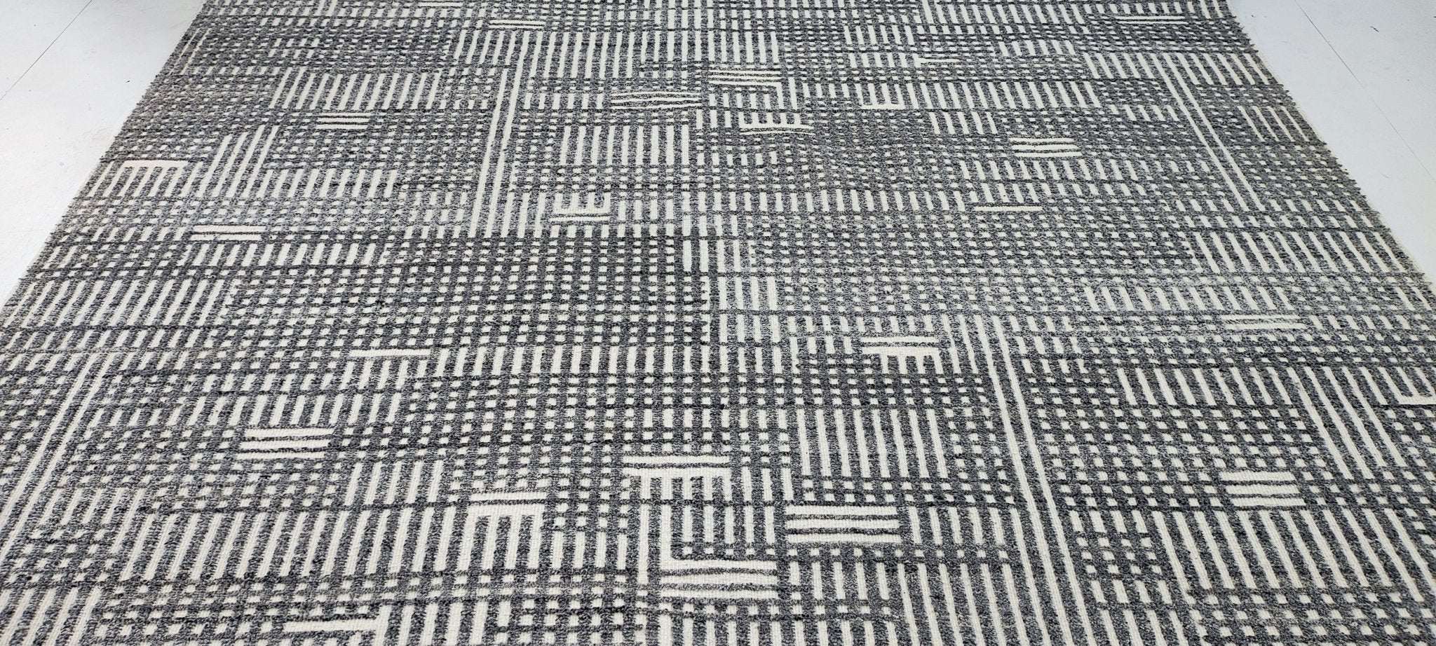 Reggie Hammond 8.3x10 Hand-Knotted Silver & Grey High Low | Banana Manor Rug Factory Outlet