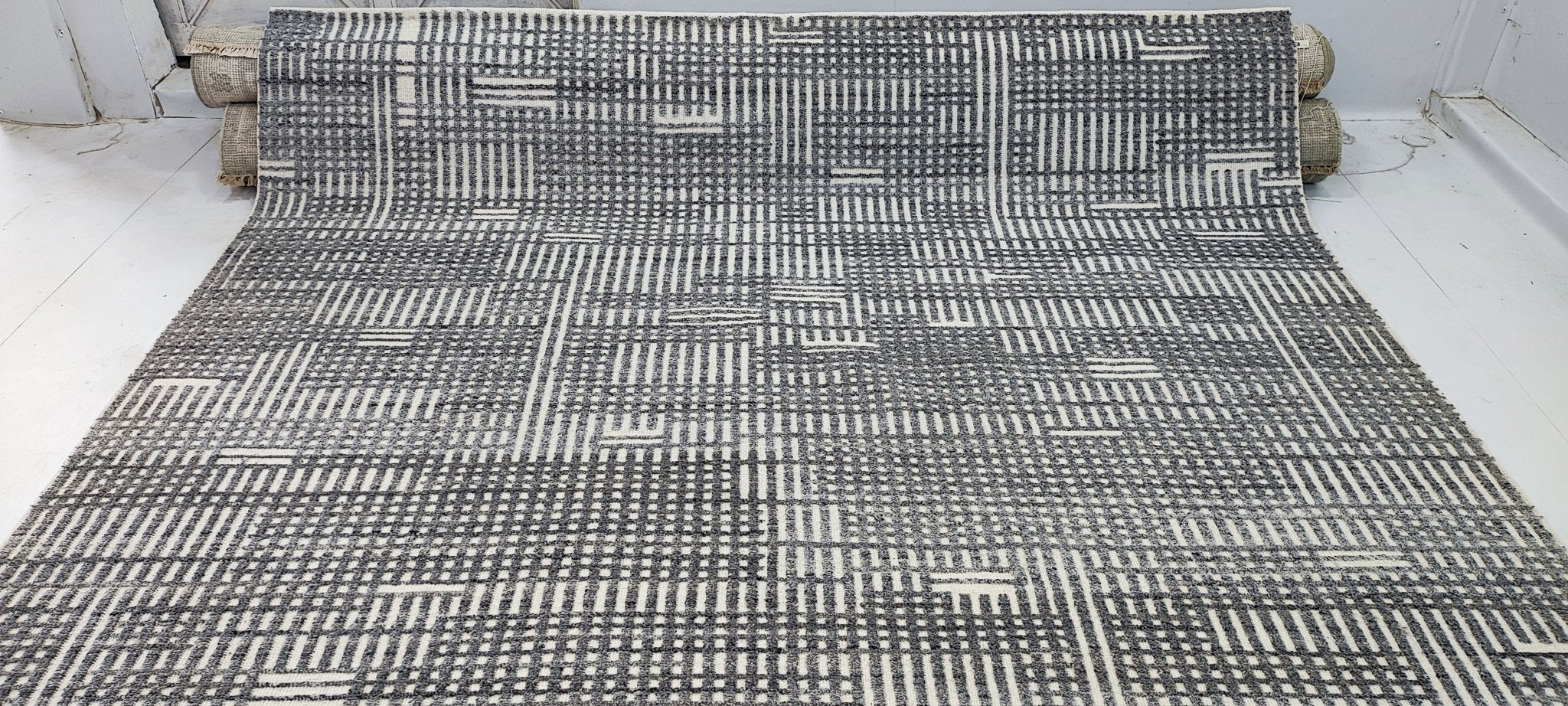 Reggie Hammond 8.3x10 Hand-Knotted Silver & Grey High Low | Banana Manor Rug Factory Outlet