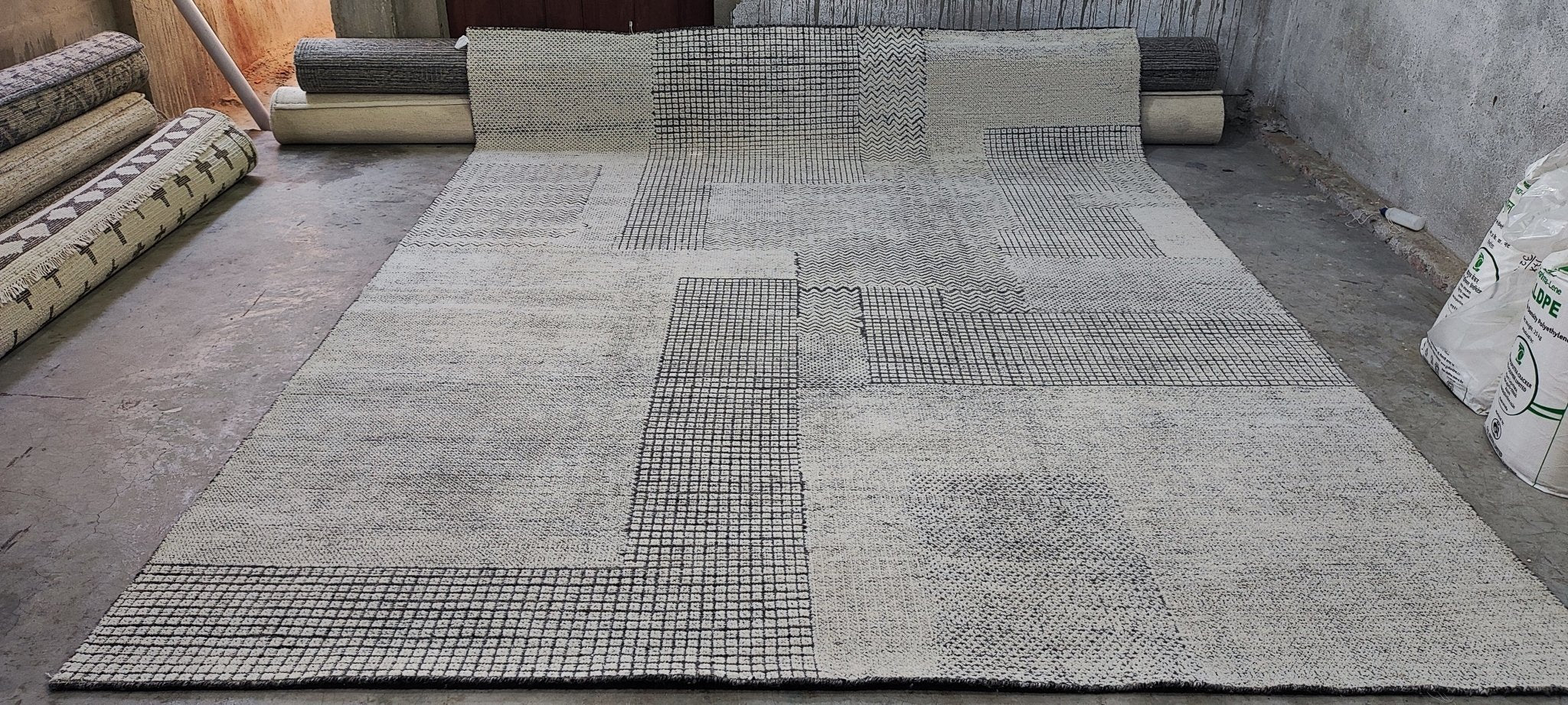 Reik Hand-Knotted Modern Rug Ivory and Dark Grey High-Low 9.3x12.3 | Banana Manor Rug Company