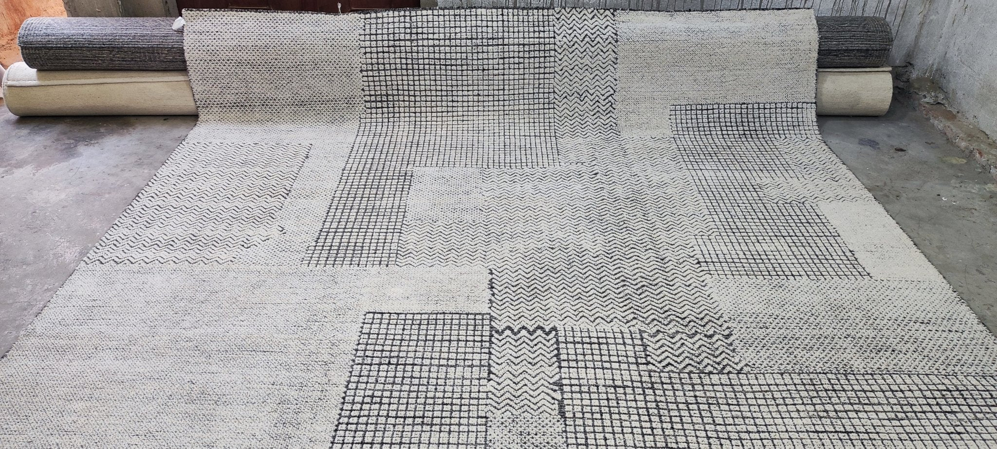 Reik Hand-Knotted Modern Rug Ivory and Dark Grey High-Low 9.3x12.3 | Banana Manor Rug Company