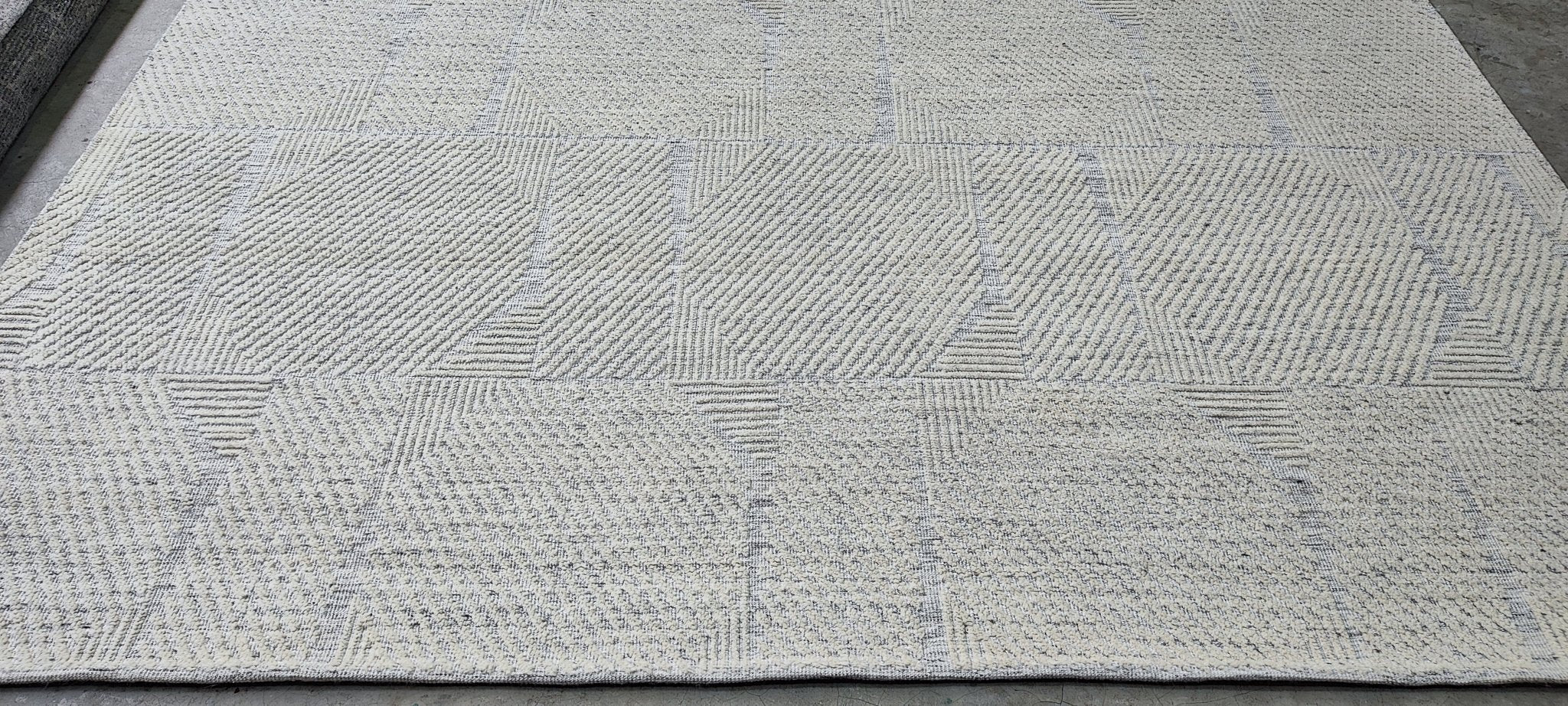 Reinhard 9x12 Hand-Knotted Silver & Grey Modern | Banana Manor Rug Factory Outlet