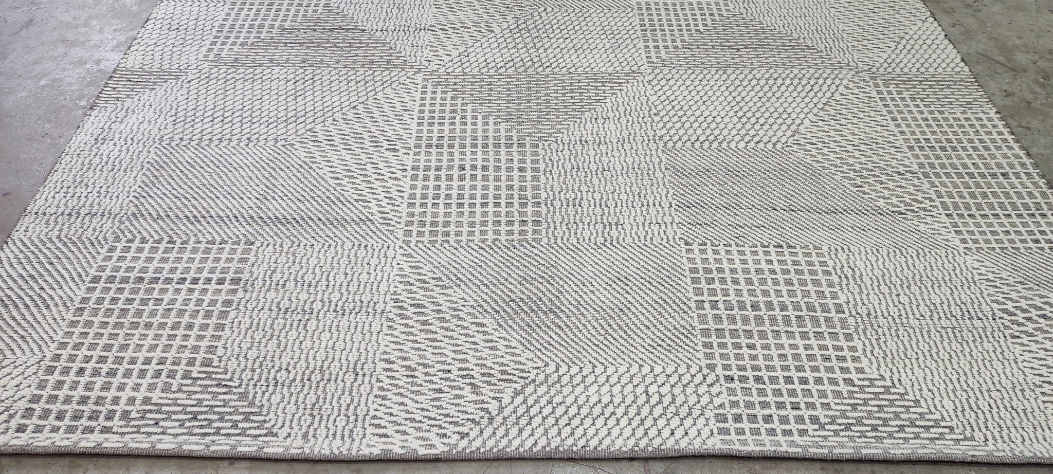 Rob 8.3x9.9 Hand-Knotted Ivory & Grey Cut Pile | Banana Manor Rug Factory Outlet