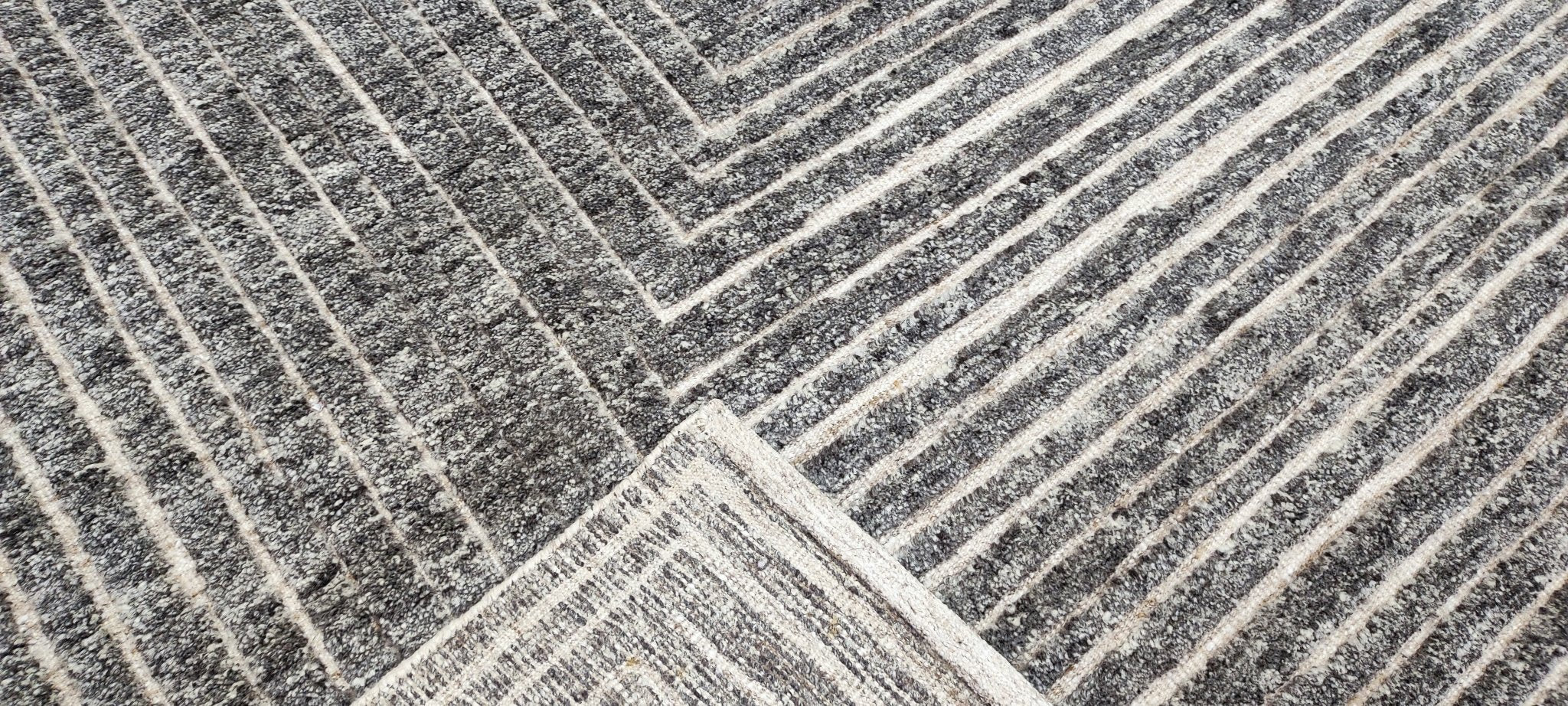 Rob 8x10 Hand-Knotted Grey & Ivory High Low | Banana Manor Rug Factory Outlet