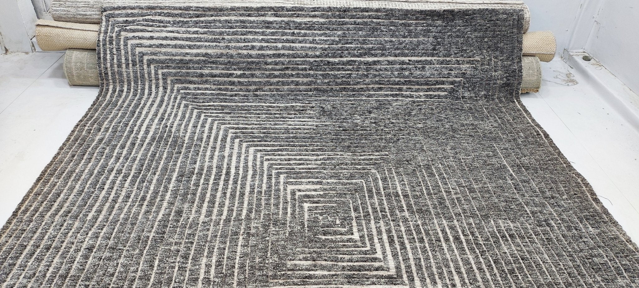 Rob 8x10 Hand-Knotted Grey & Ivory High Low | Banana Manor Rug Factory Outlet