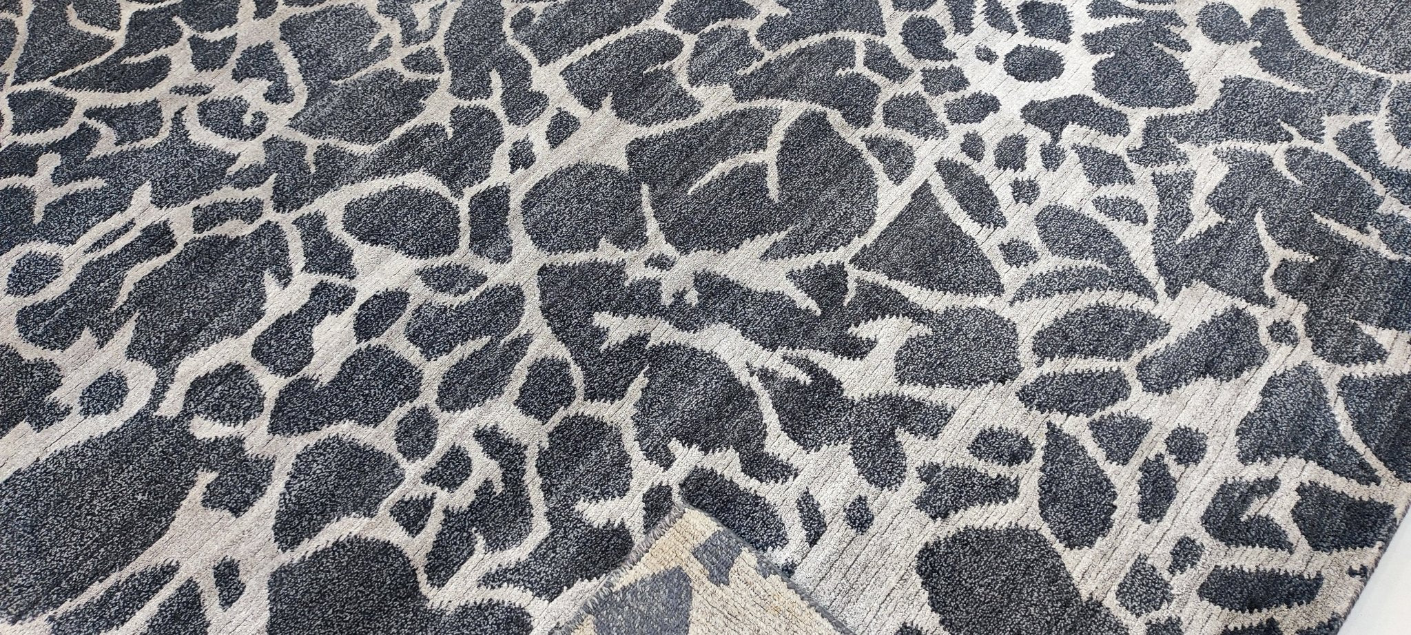 Roman 8x10 Hand-Knotted Grey & Ivory Abstract | Banana Manor Rug Factory Outlet