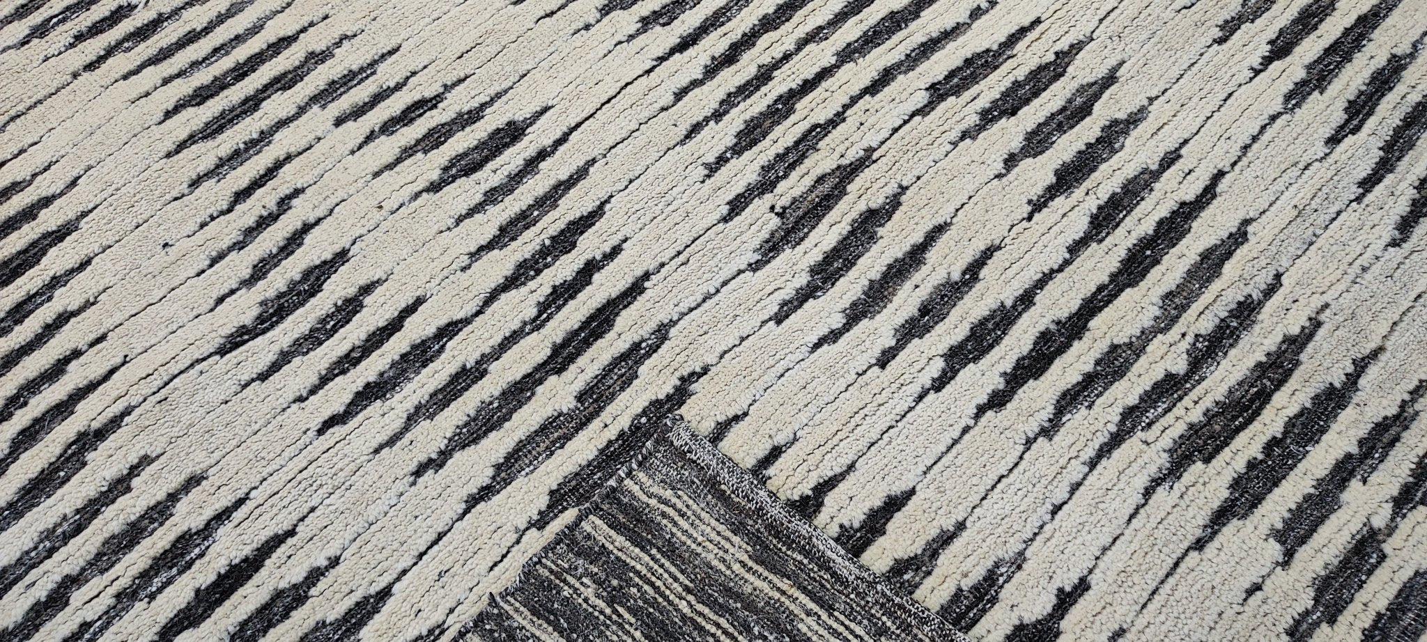 Ronny 8x10 Hand-Knotted Grey & Ivory High Low | Banana Manor Rug Factory Outlet