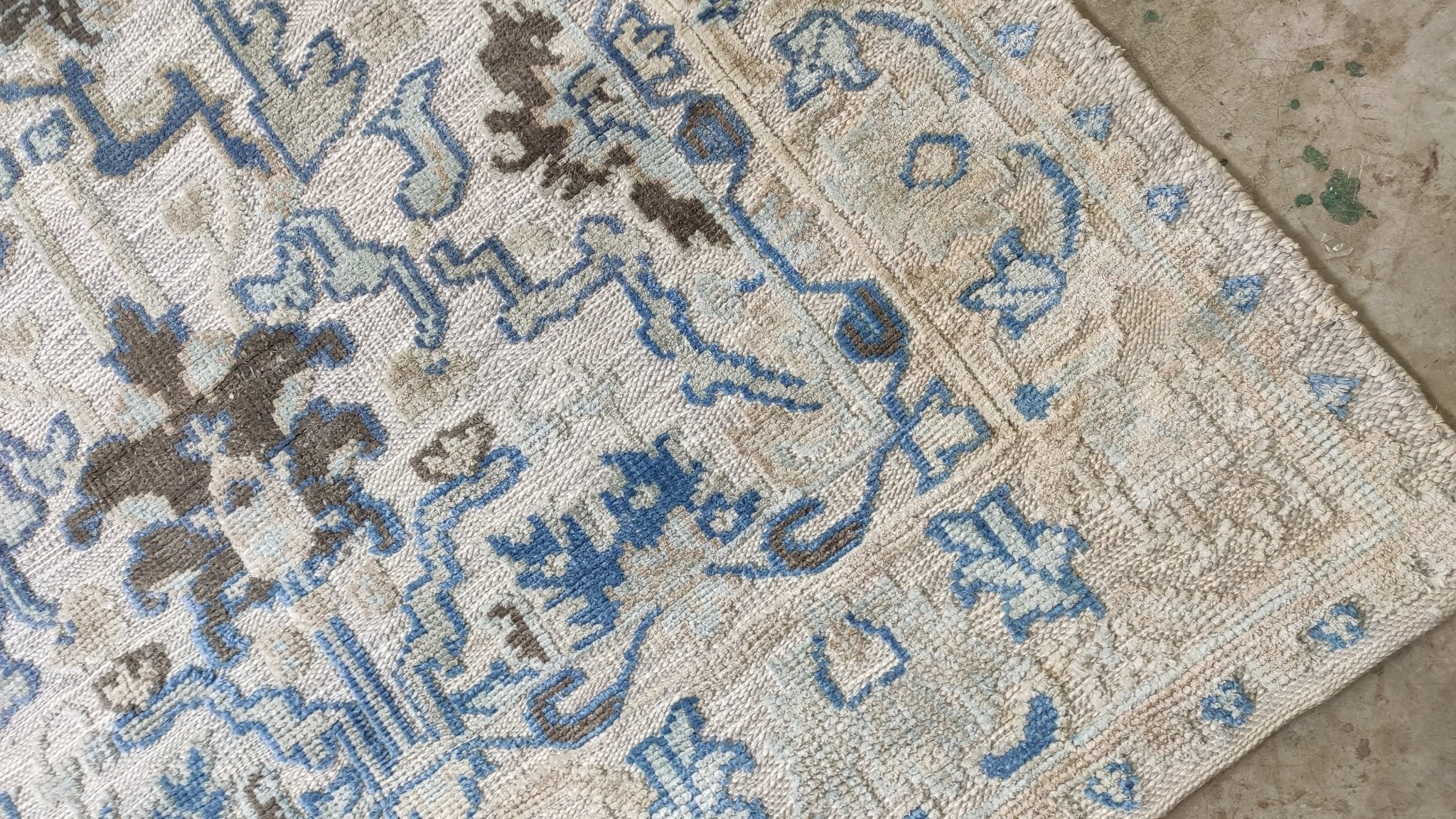 Rose Rainwater 5x7 Ivory and Blue Hand-Knotted Rug | Banana Manor Rug Company