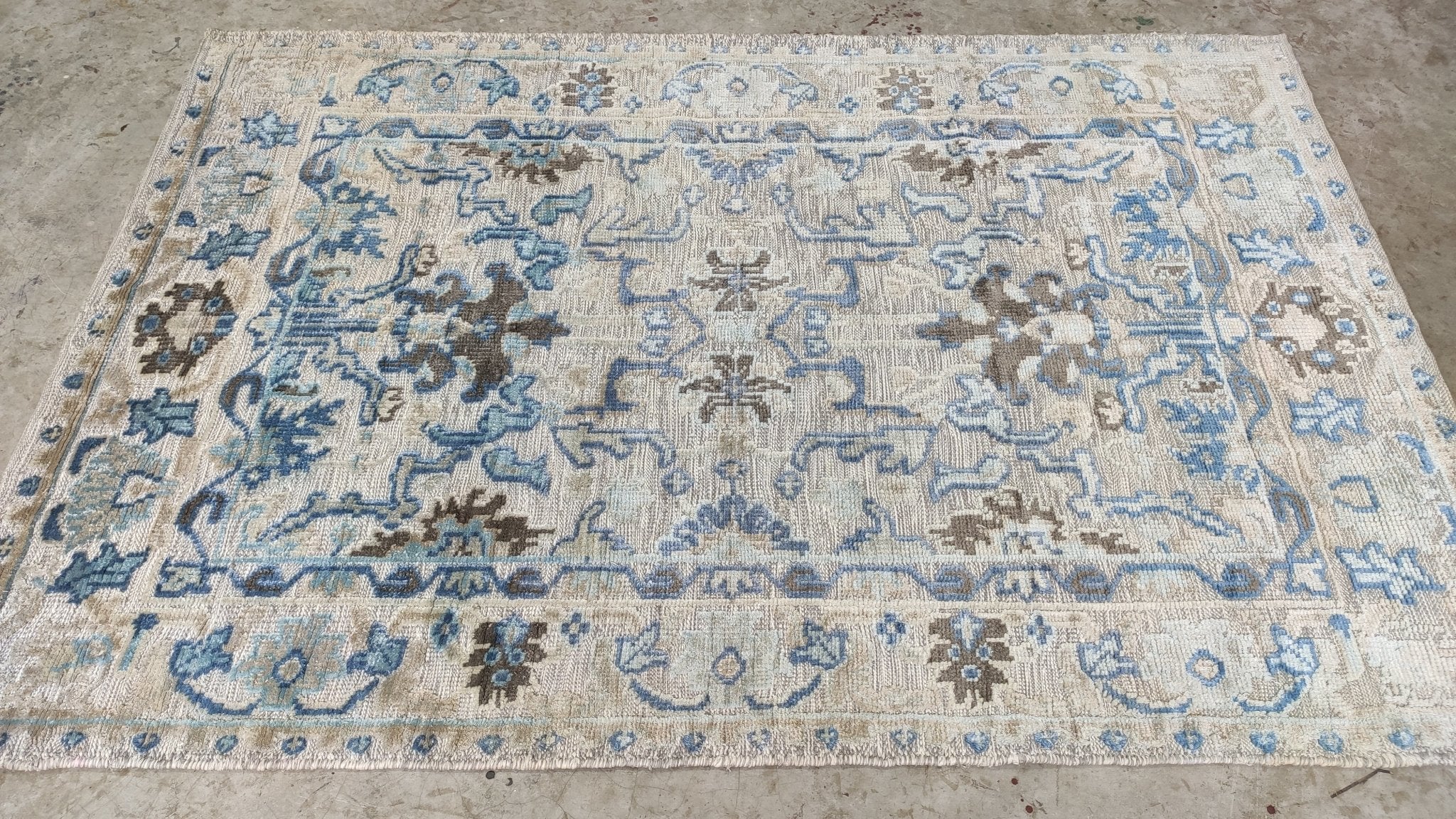 Rose Rainwater 5x7 Ivory and Blue Hand-Knotted Rug | Banana Manor Rug Company