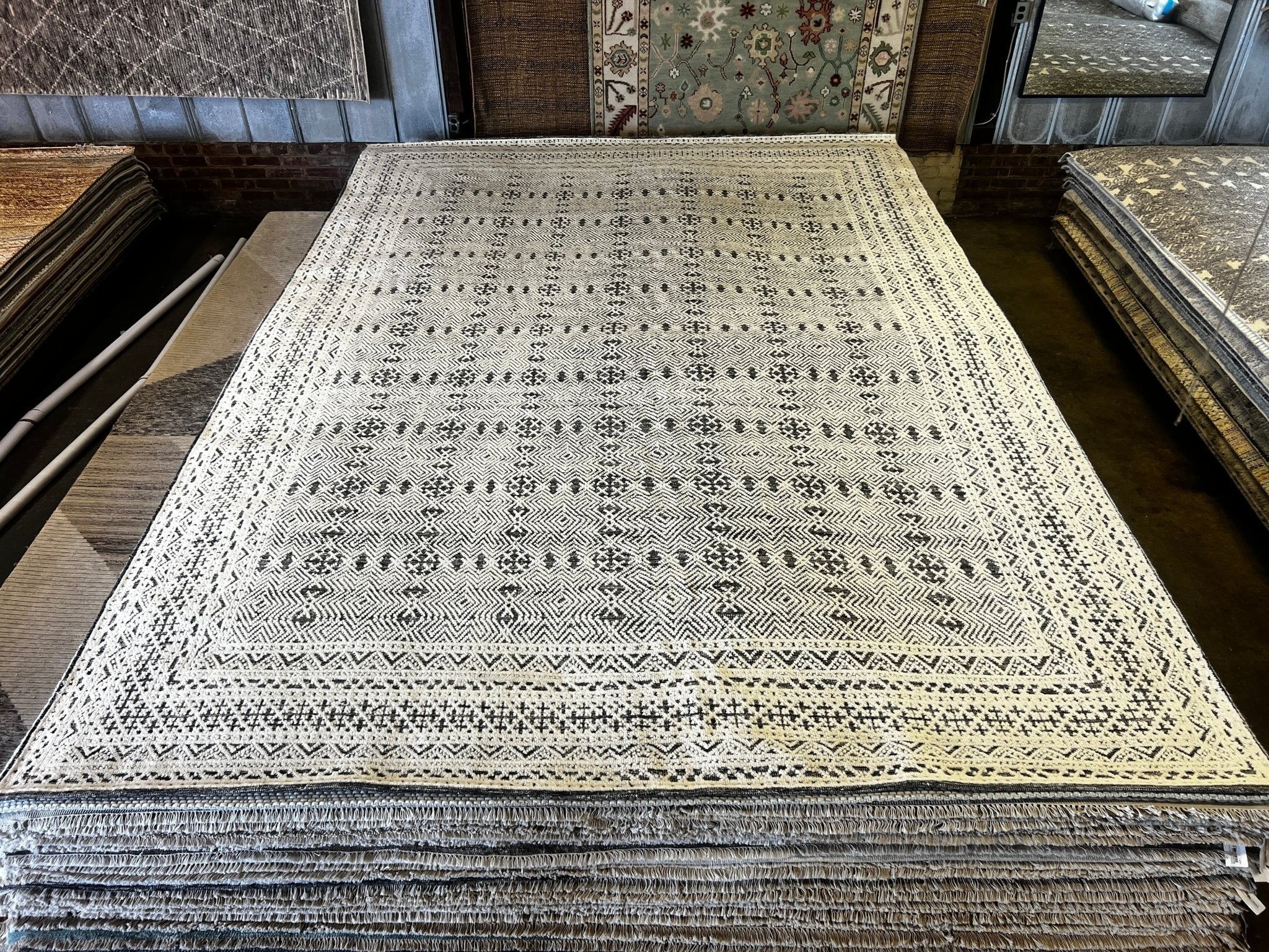 Rossano 10x14 Hand-Knotted Grey & Silver Modern | Banana Manor Rug Factory Outlet