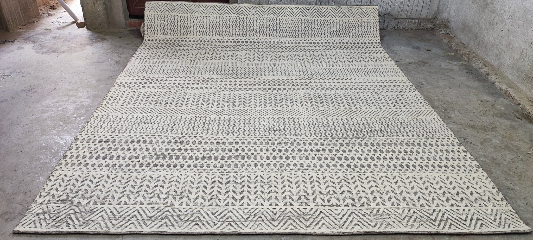 Ryan 8.3x10 Hand-Knotted White & Grey Cut Pile | Banana Manor Rug Factory Outlet