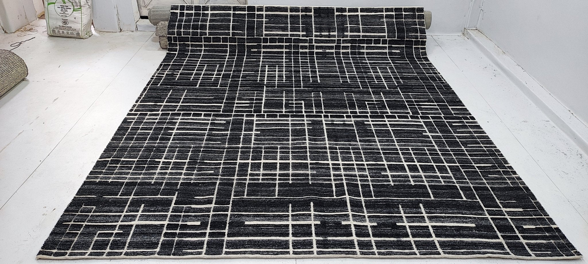 Saber 8x10 Hand-Knotted Dark Grey & Ivory High Low | Banana Manor Rug Factory Outlet