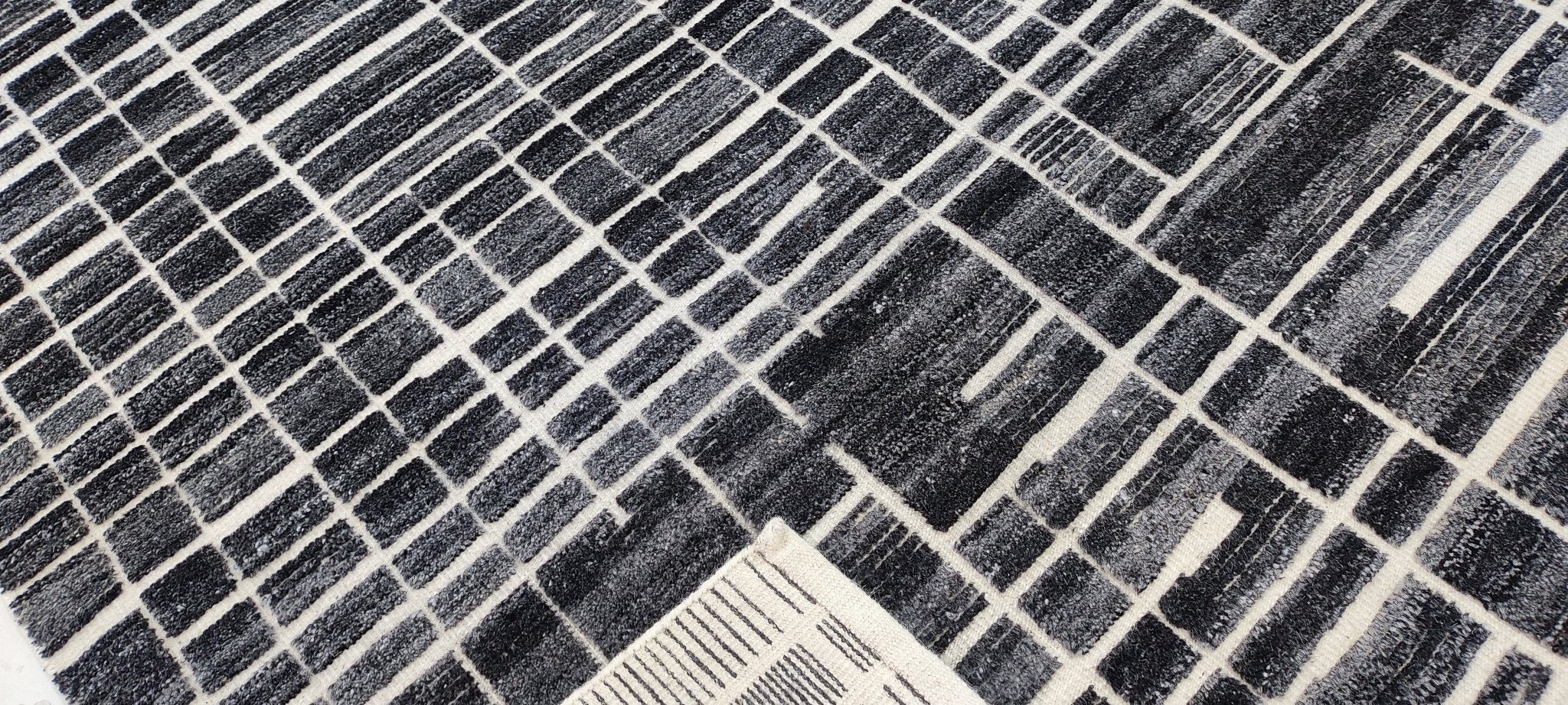 Saber 8x10 Hand-Knotted Dark Grey & Ivory High Low | Banana Manor Rug Factory Outlet