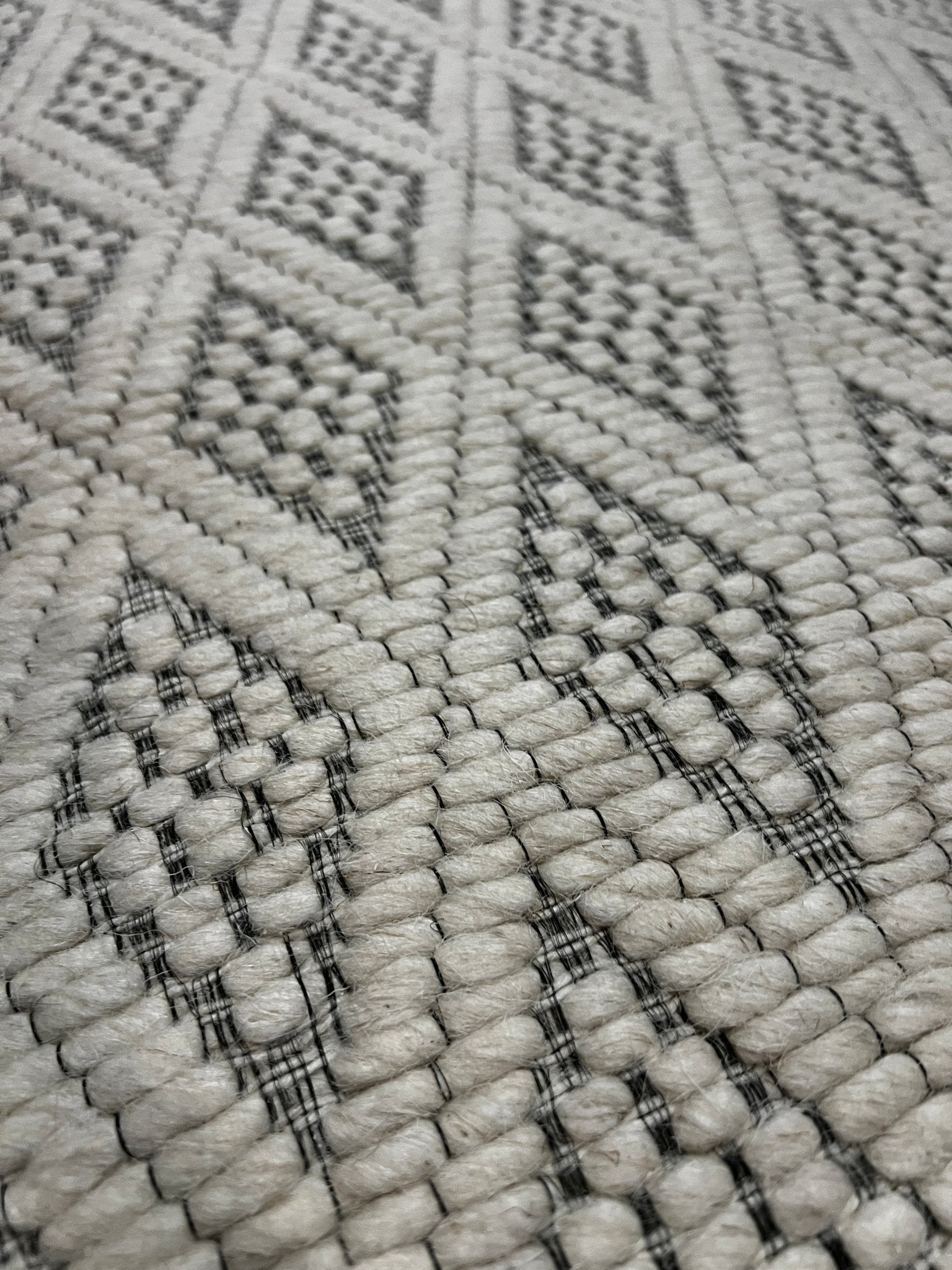 Sal 6x6 Handwoven Ivory & Grey Round Jacquard Durrie | Banana Manor Rug Factory Outlet