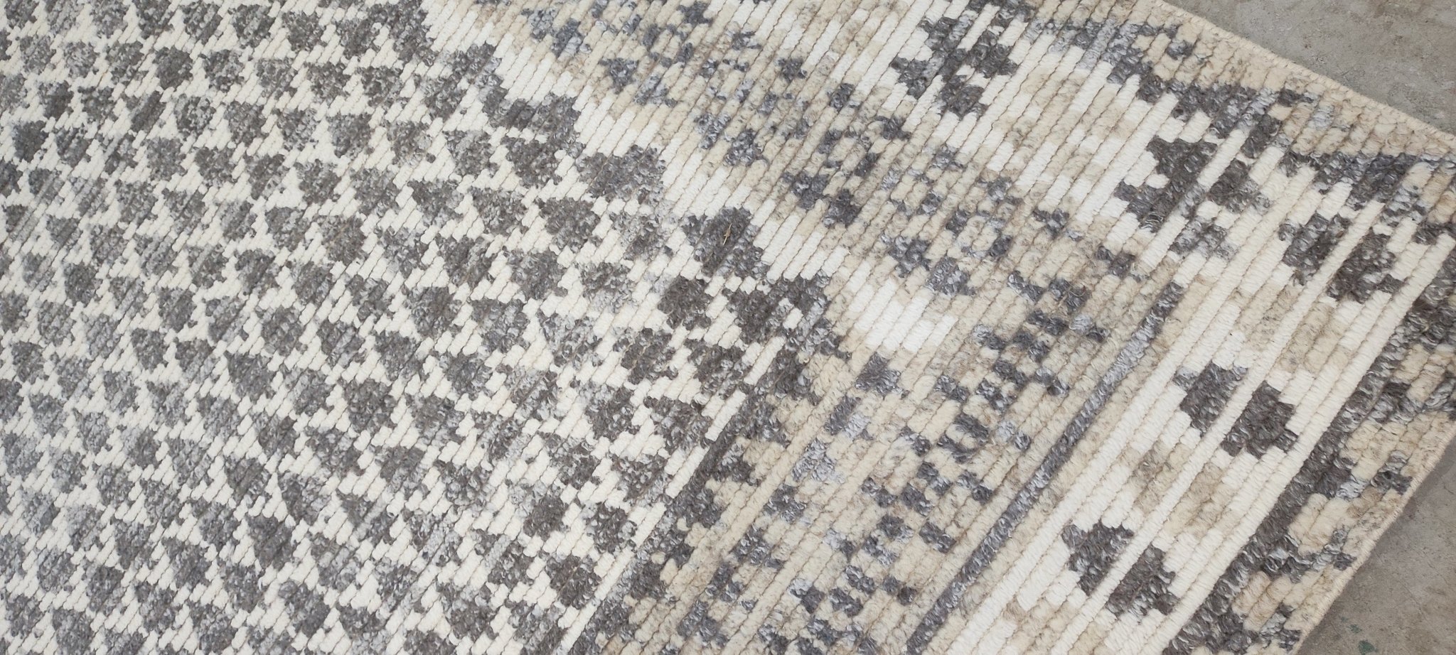 Sam Neill Hand-Knotted Modern Ivory and Grey Lichi 8.3X10.0 | Banana Manor Rug Company