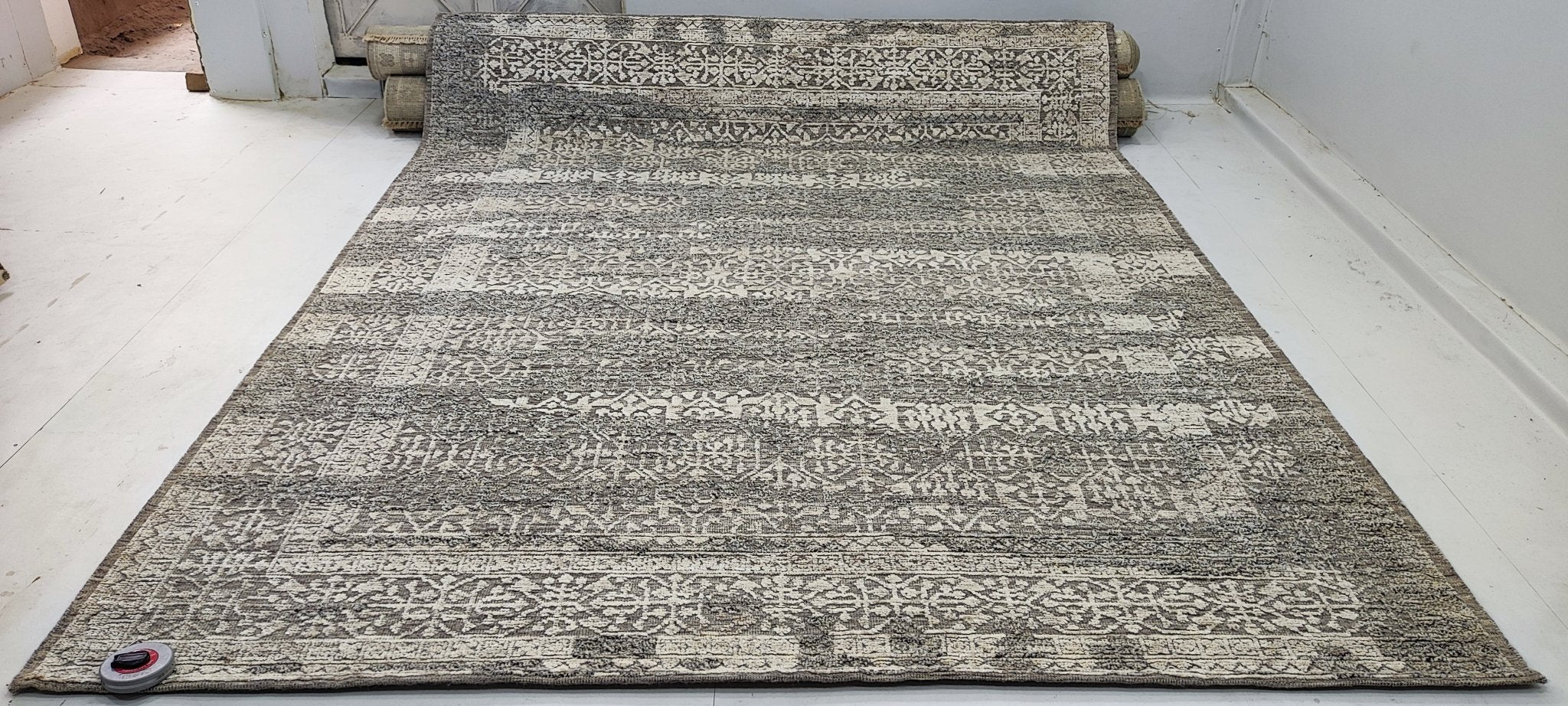 Serge 8x10 Hand-Knotted Grey & Silver High Low | Banana Manor Rug Factory Outlet