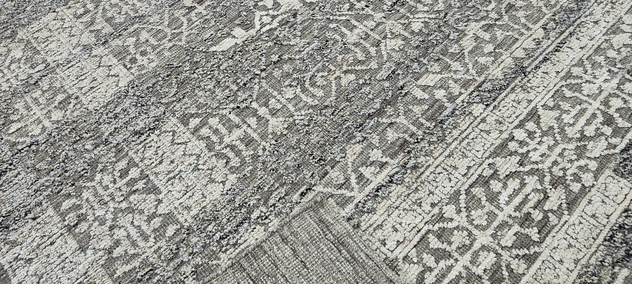 Serge 8x10 Hand-Knotted Grey & Silver High Low | Banana Manor Rug Factory Outlet