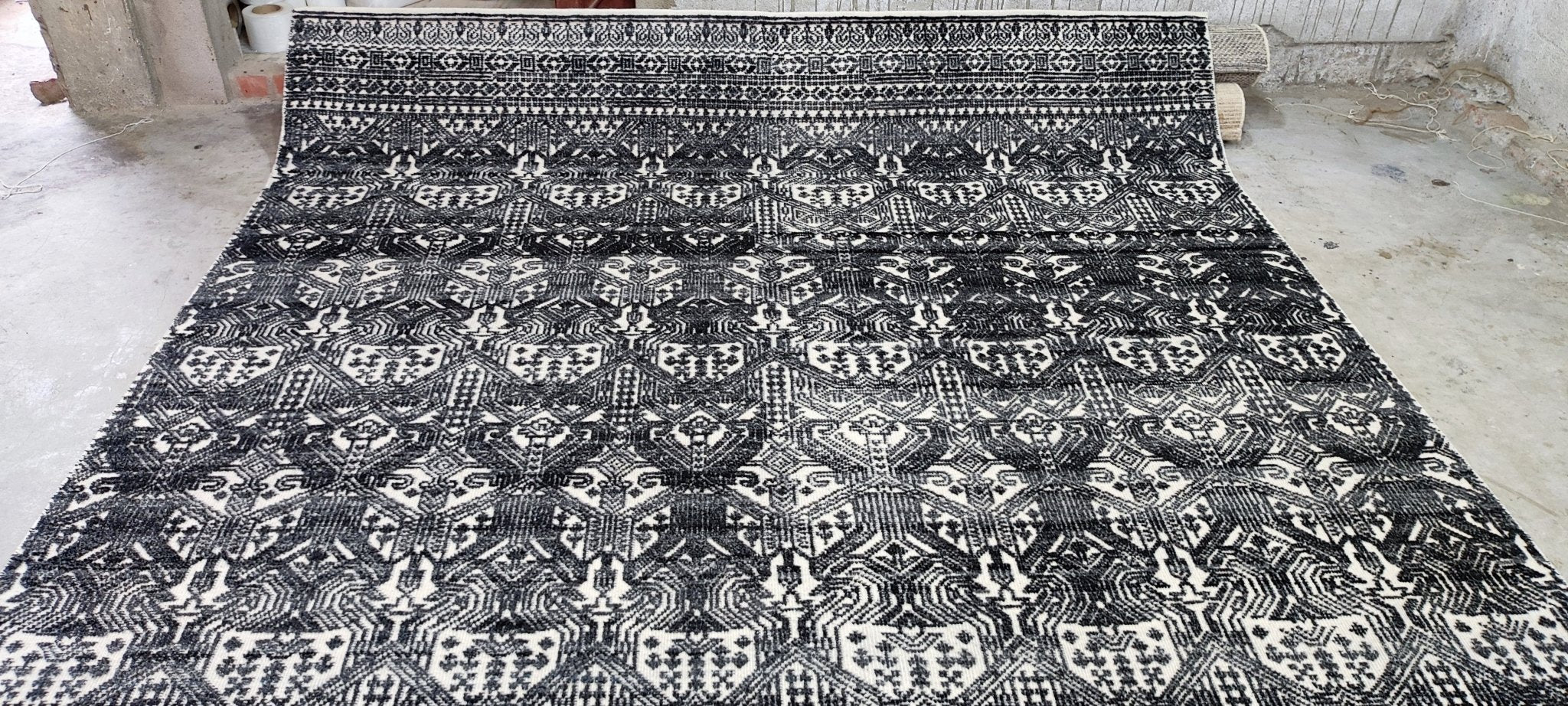 Seymore Butts 8x10 Hand-Knotted Dark Grey & Ivory High Low | Banana Manor Rug Factory Outlet