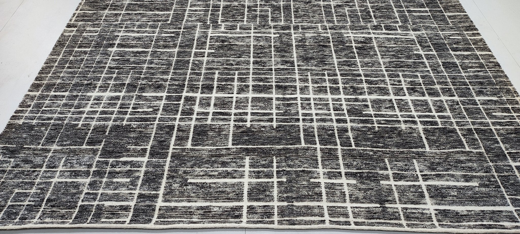 Sid 8.3x9.9 Hand-Knotted Silver & Grey High Low | Banana Manor Rug Factory Outlet