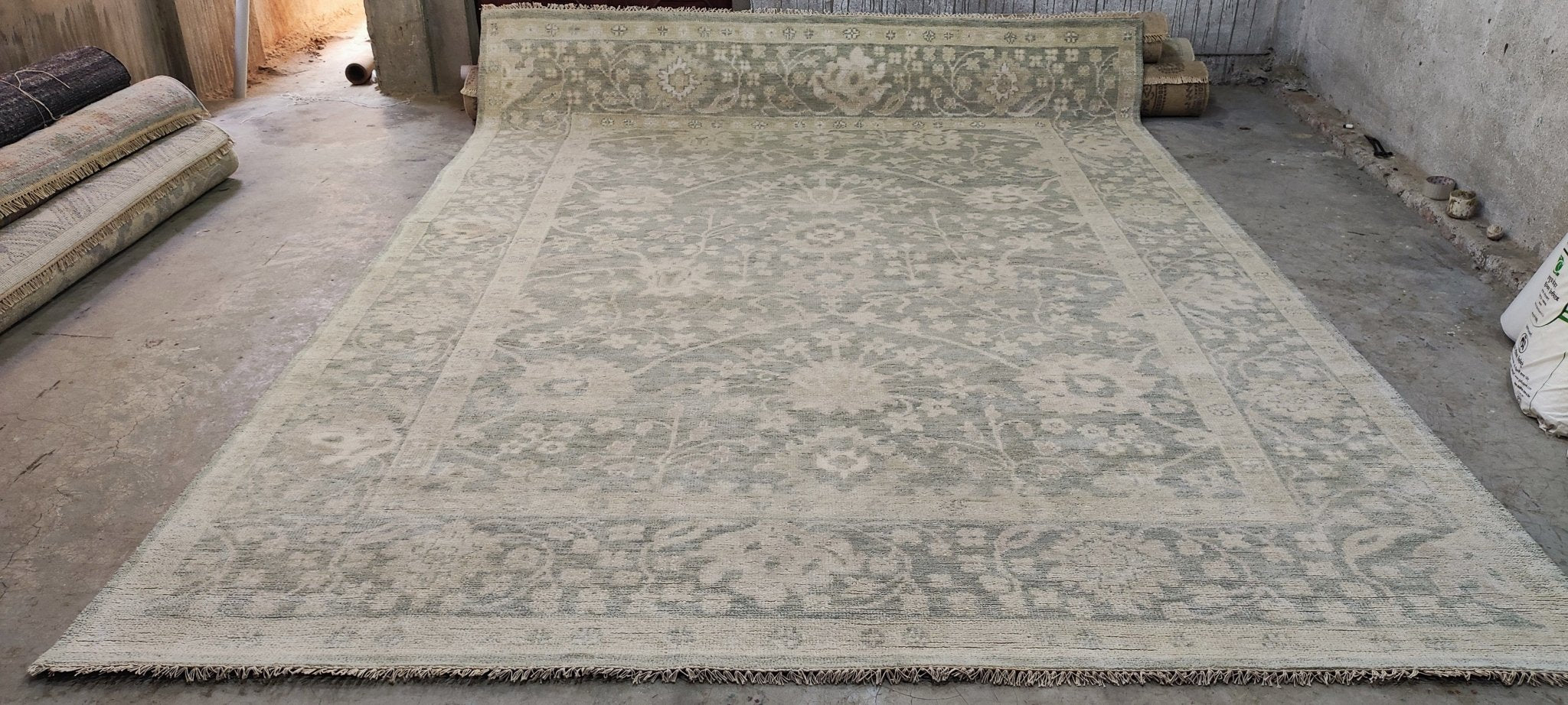 Helen O'Hara 8x8 Silver and Grey Hand-Knotted Oushak Rug – Banana Manor Rug  Factory Outlet