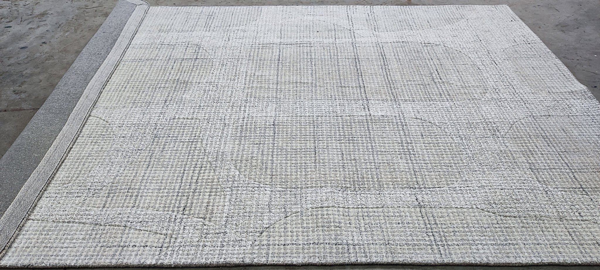 Sonia Tetlow 5x7.9 Hand-Tufted Silver & Grey Loop Cut | Banana Manor Rug Factory Outlet