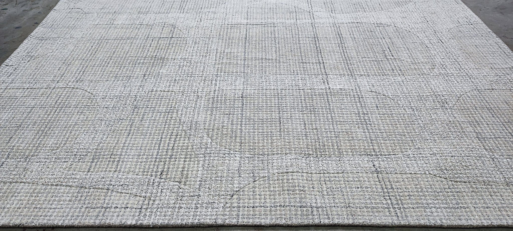 Sonia Tetlow 5x7.9 Hand-Tufted Silver & Grey Loop Cut | Banana Manor Rug Factory Outlet