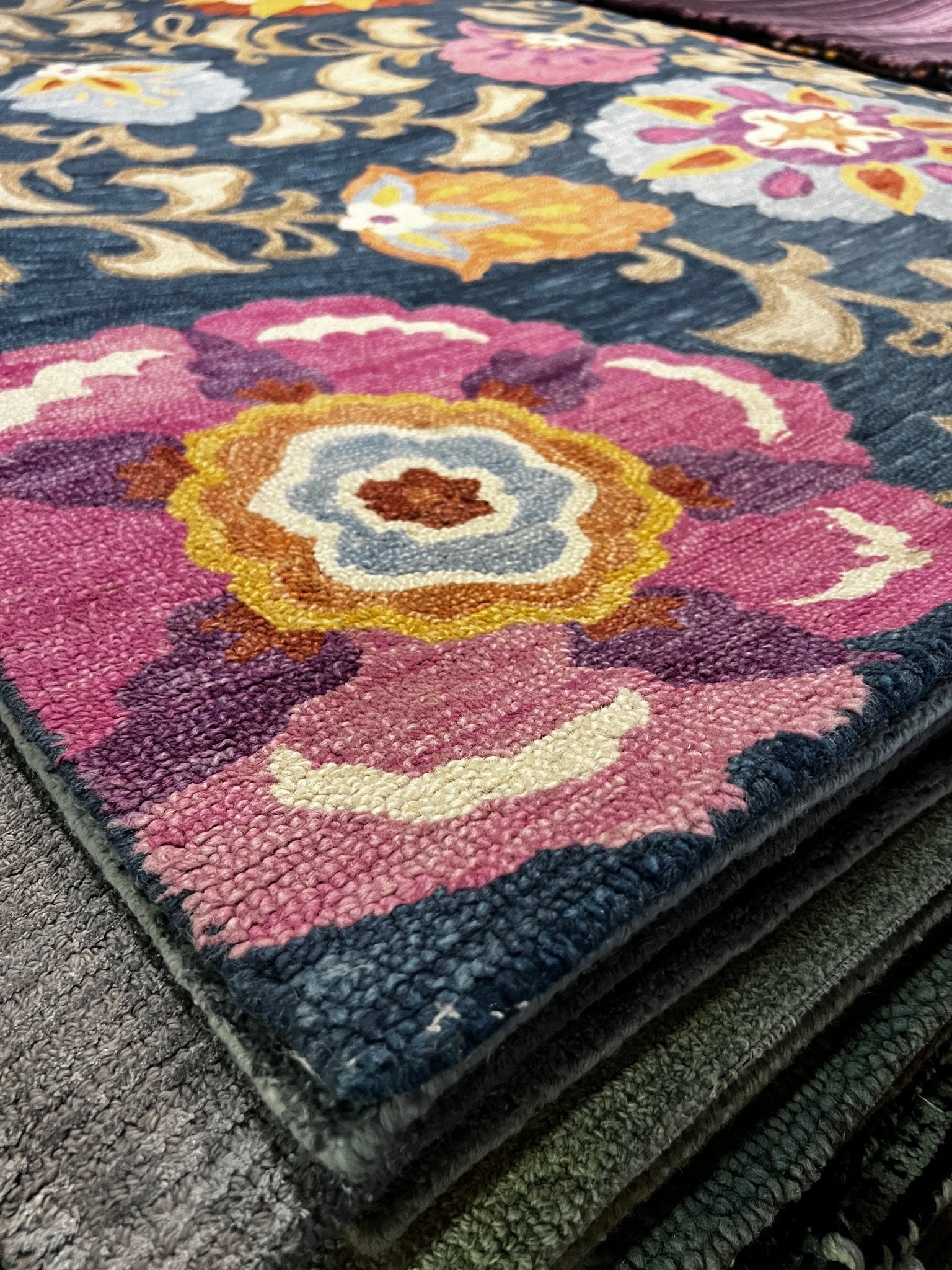 Stephane Audran 5x7.6 Blue Floral Hand-Tufted Rug | Banana Manor Rug Factory Outlet