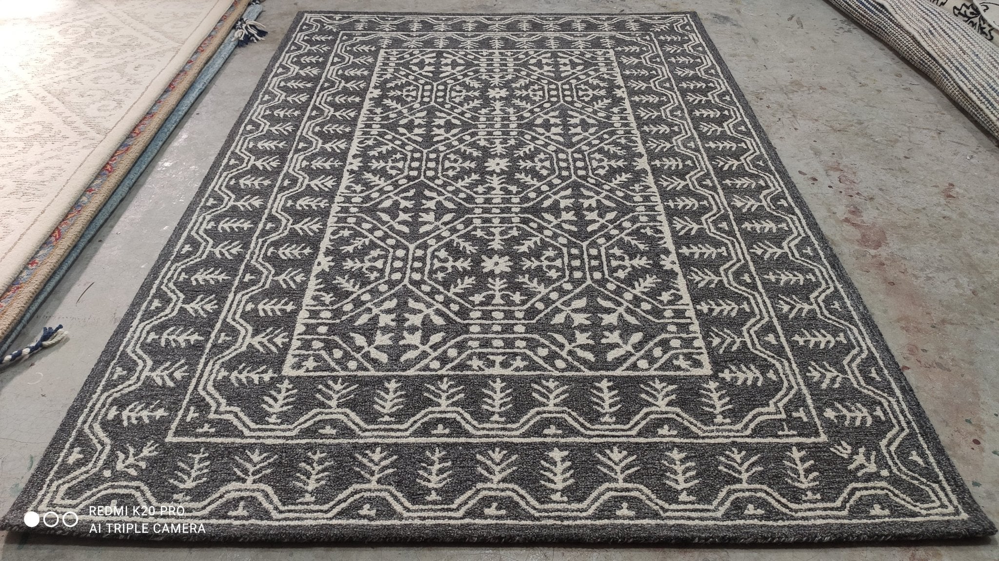 Stinger 5x7.6 Hand Tufted Carpet | Banana Manor Rug Company