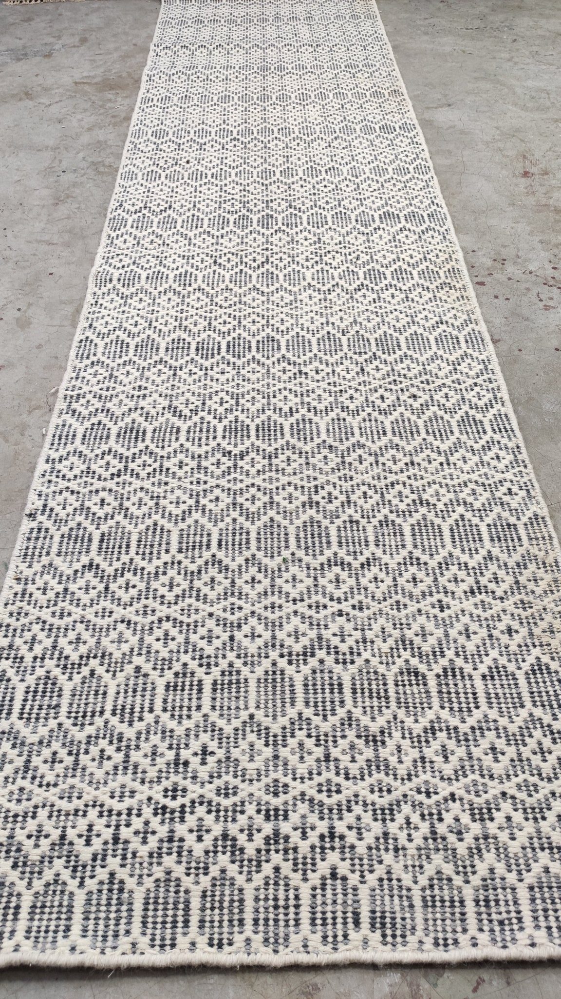 Stormi 2.6x11 White and Grey Handwoven Runner | Banana Manor Rug Company