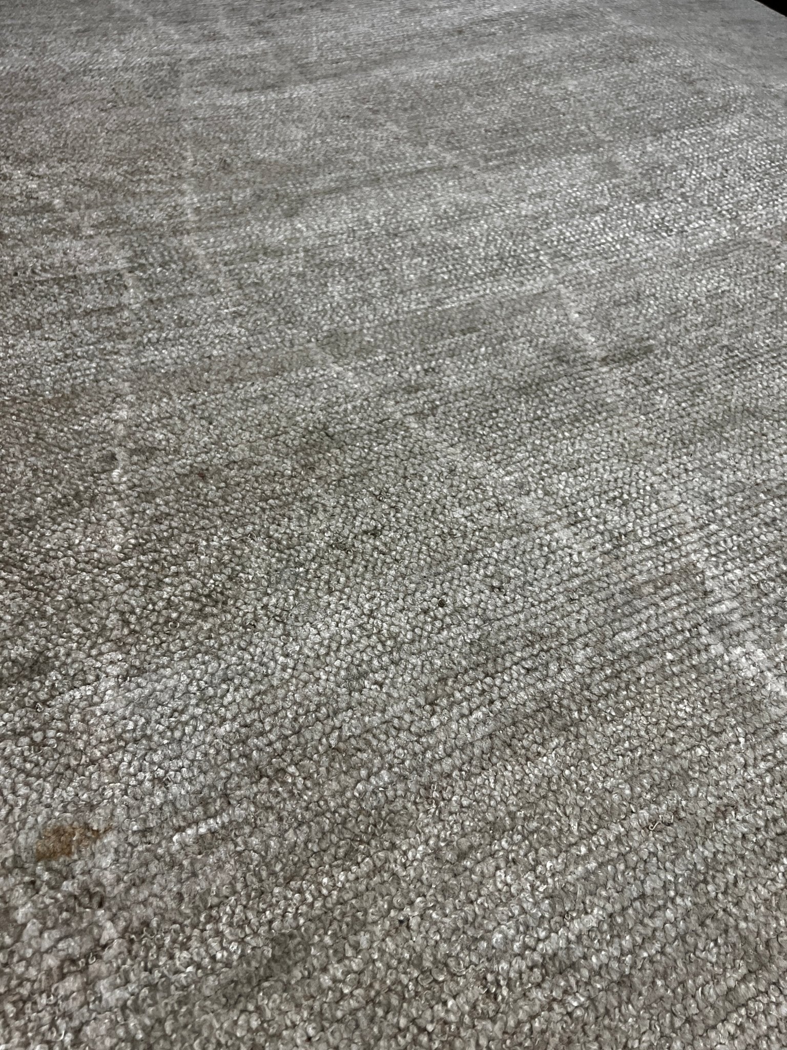 Strata 5x7.6 Hand-Knotted Silver and White Viscose Rug | Banana Manor Rug Factory Outlet