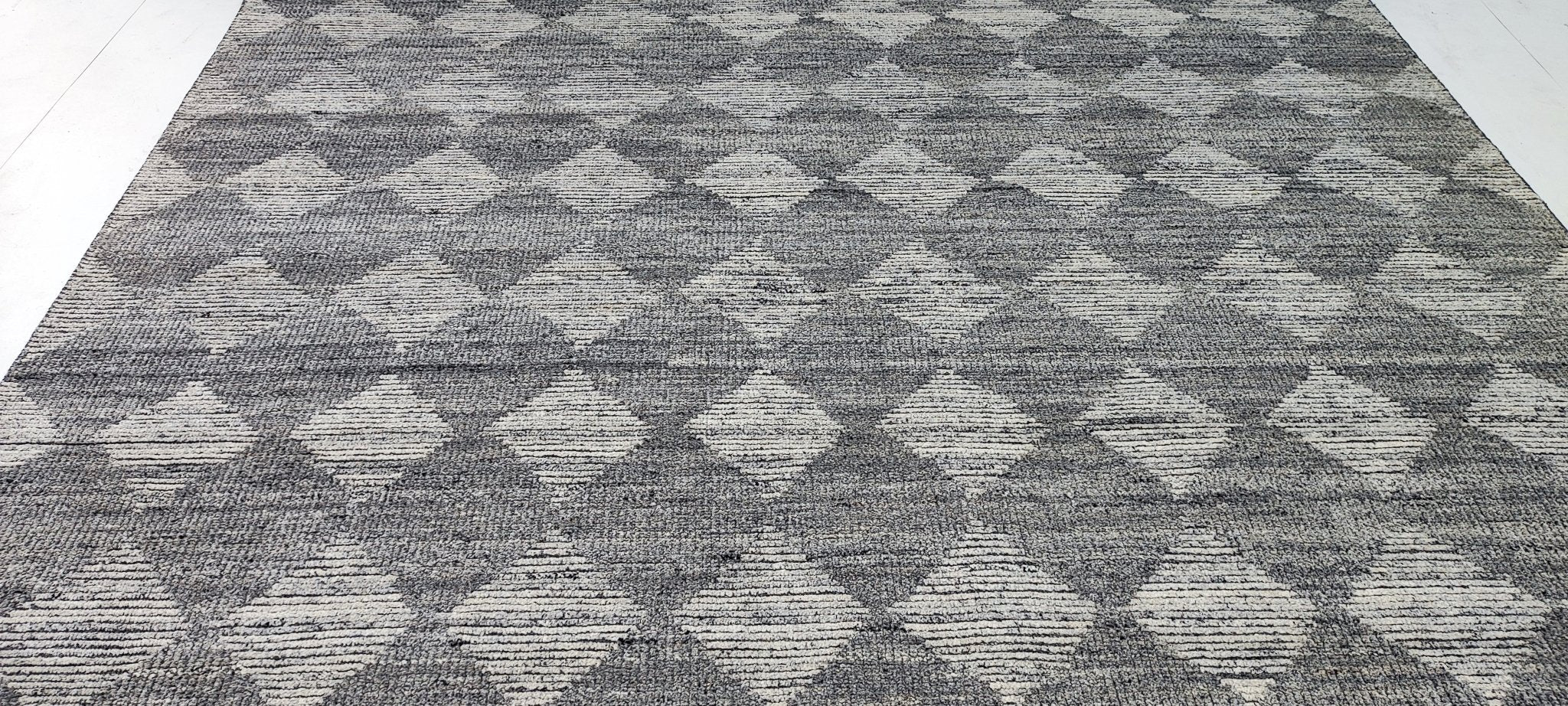 Taggart 8x9.9 Hand-Knotted Grey & Ivory High Low | Banana Manor Rug Factory Outlet