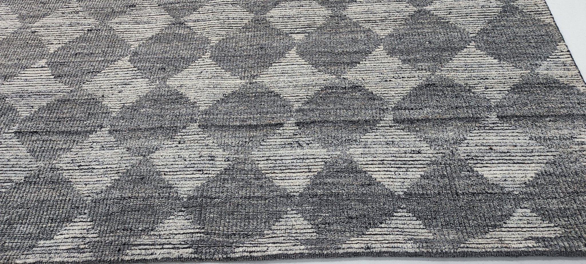 Taggart 8x9.9 Hand-Knotted Grey & Ivory High Low | Banana Manor Rug Factory Outlet