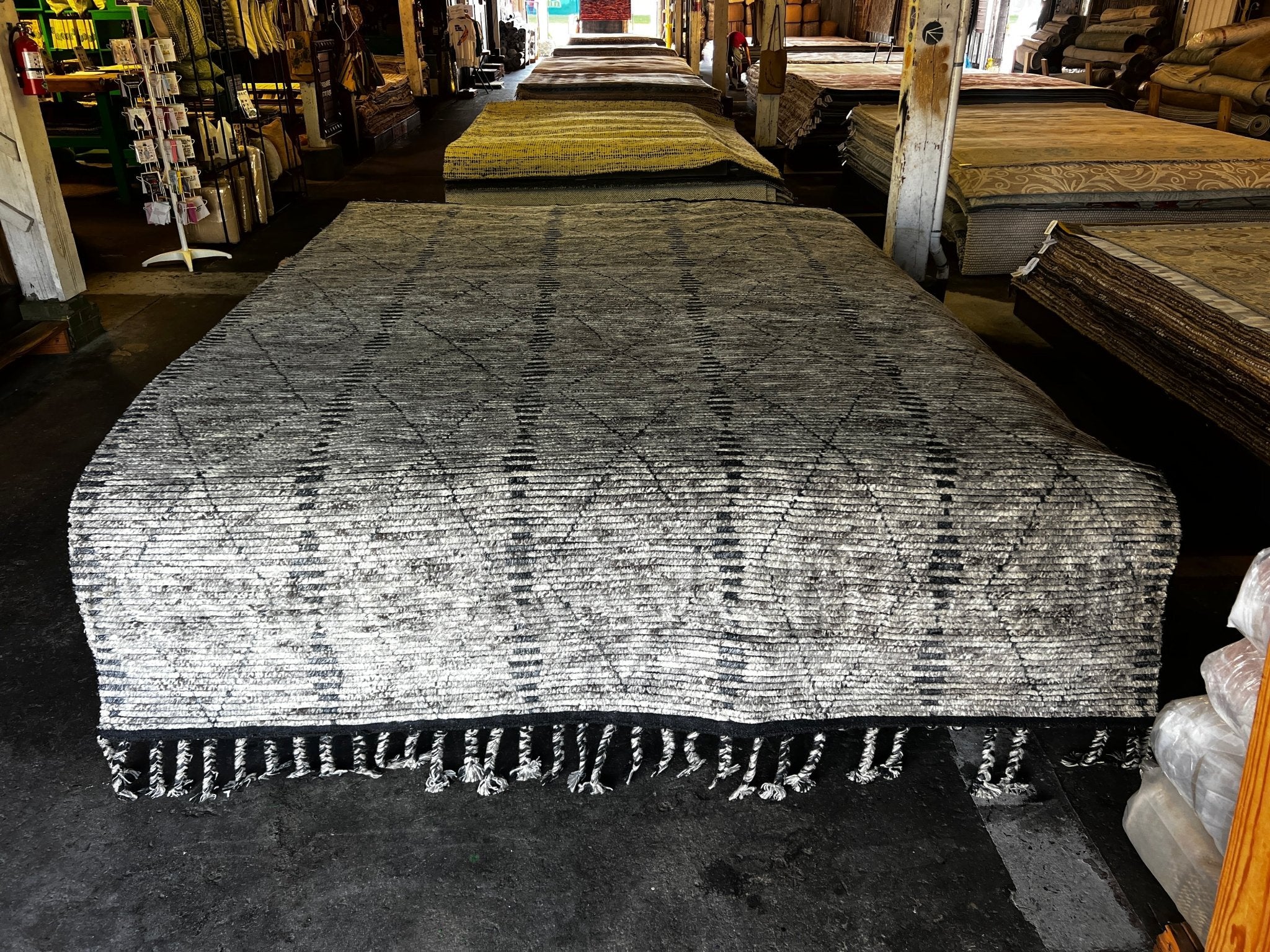 Taika Waititi 8.6X11.3 Hand-Knotted Natural and Grey Modern | Banana Manor Rug Factory Outlet