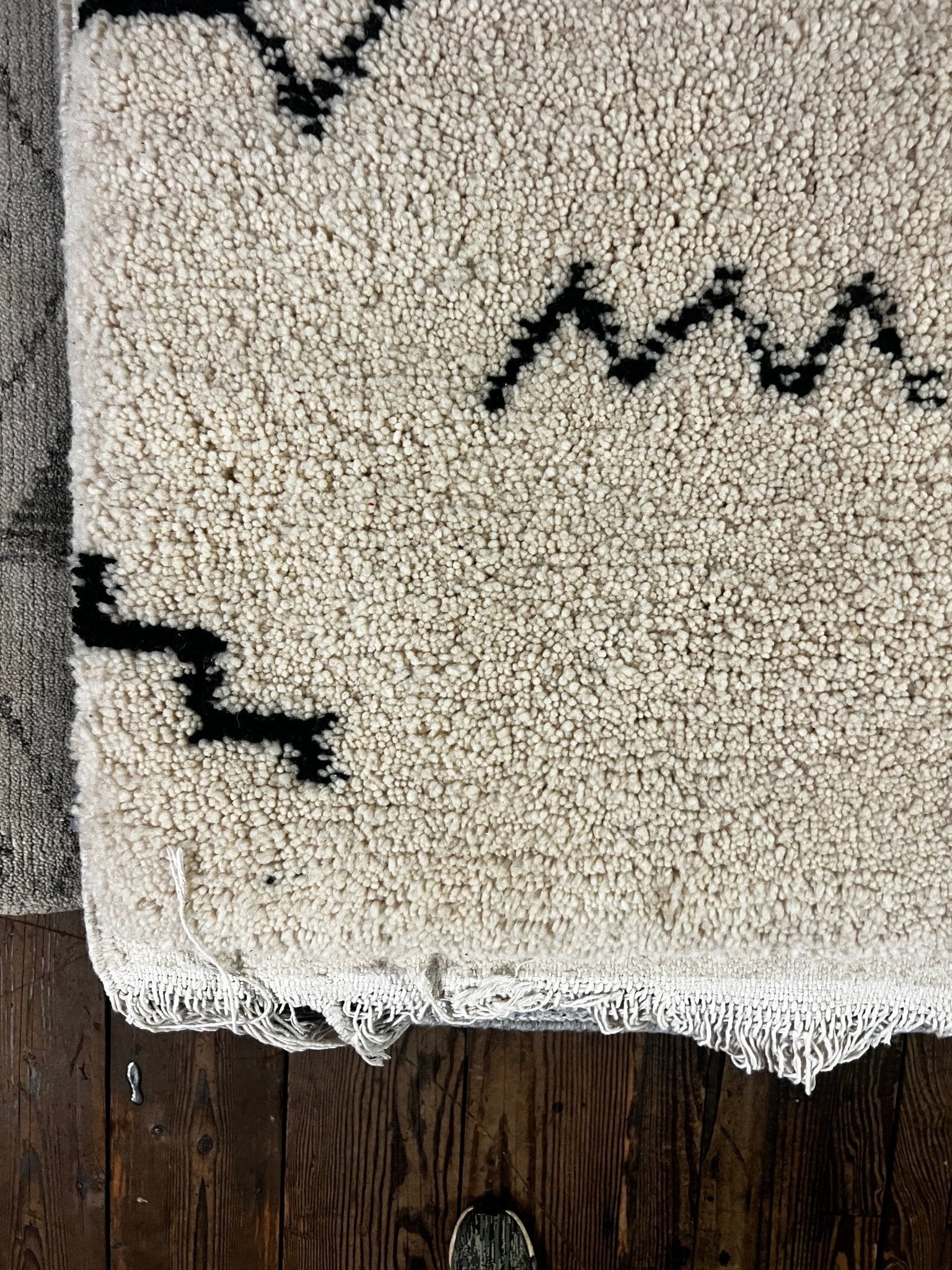 Tamarind 3.5x4.11 Black and White Handwoven Moroccan Rug | Banana Manor Rug Factory Outlet