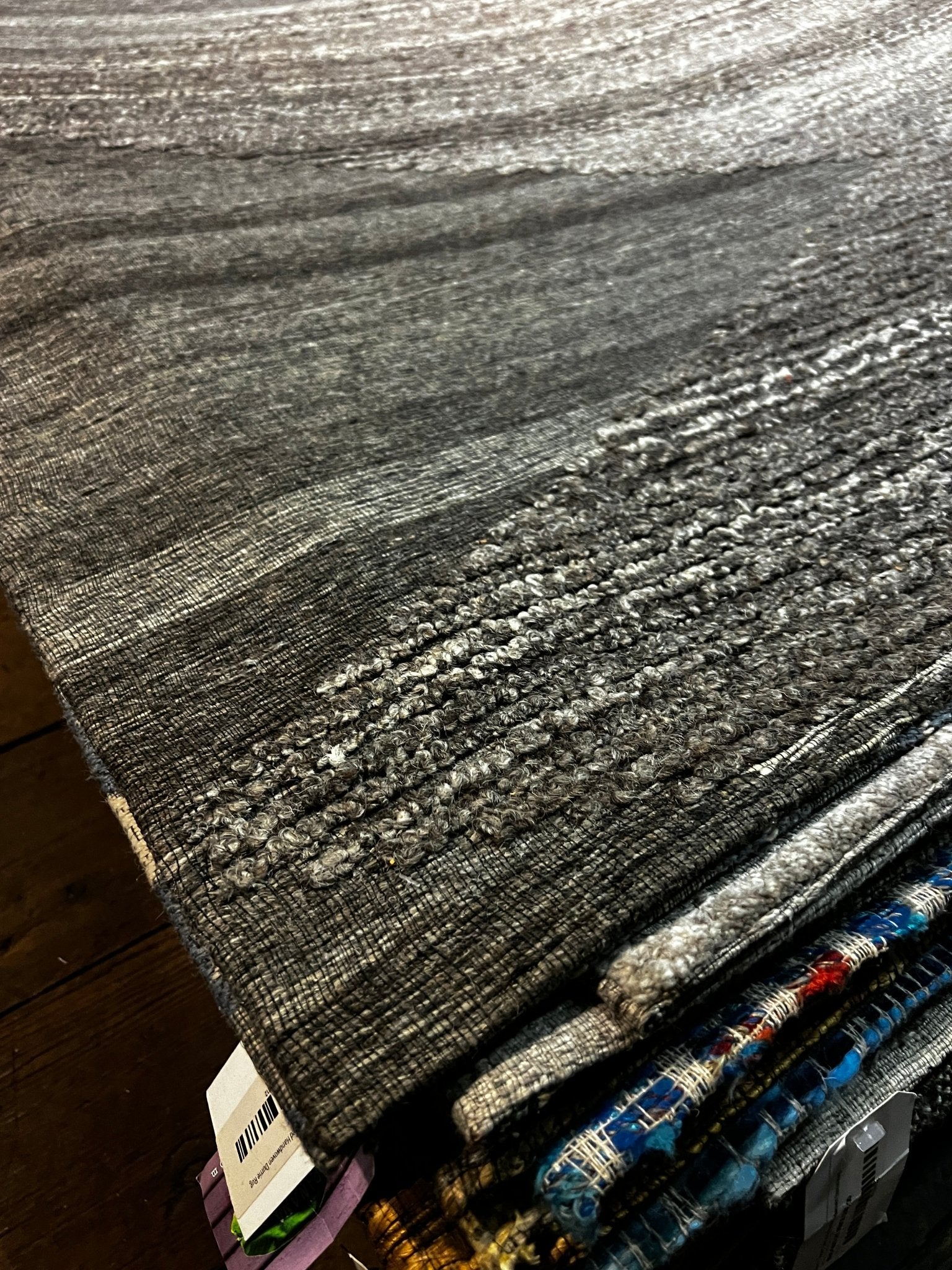 Tammy 5.3x7.6 Grey Modern Handwoven Durrie Rug | Banana Manor Rug Factory Outlet