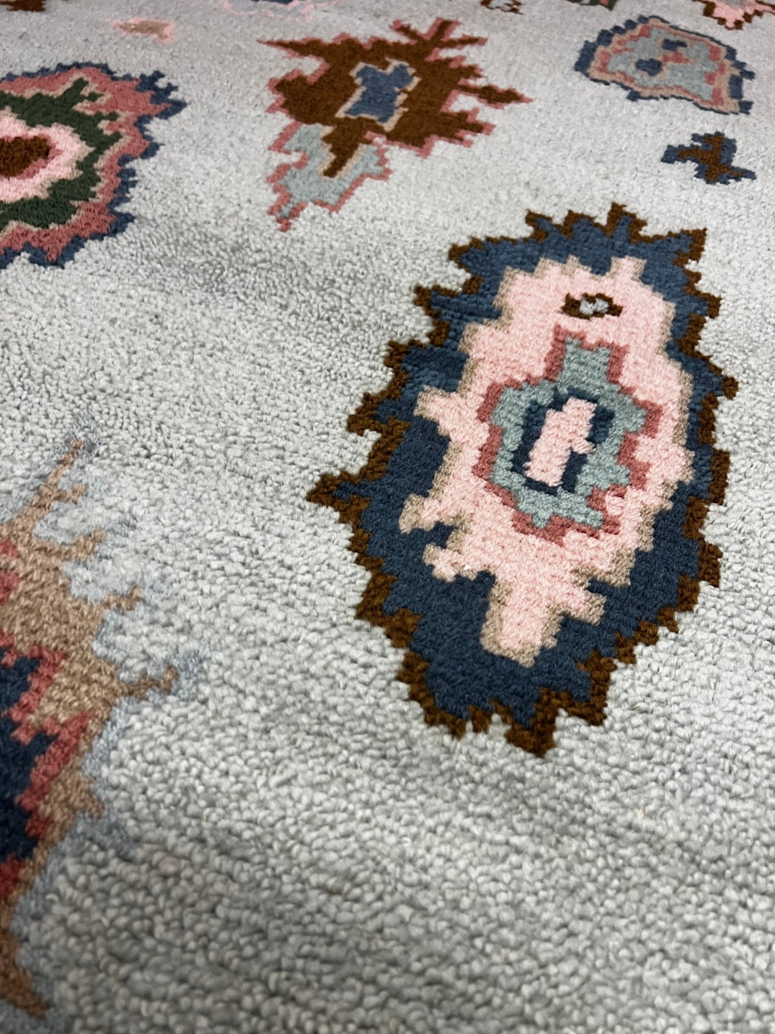 https://bananamanor.com/cdn/shop/products/tanit-phoenix-hand-knotted-oushak-rug-light-blue-4x6-756058.jpg?v=1684733897