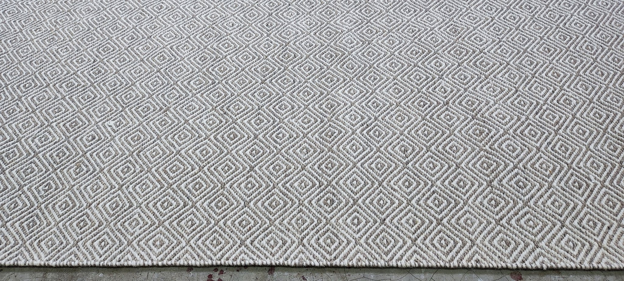 Tava 5.6x7.6 Handwoven Silver & Grey Diamond | Banana Manor Rug Factory Outlet